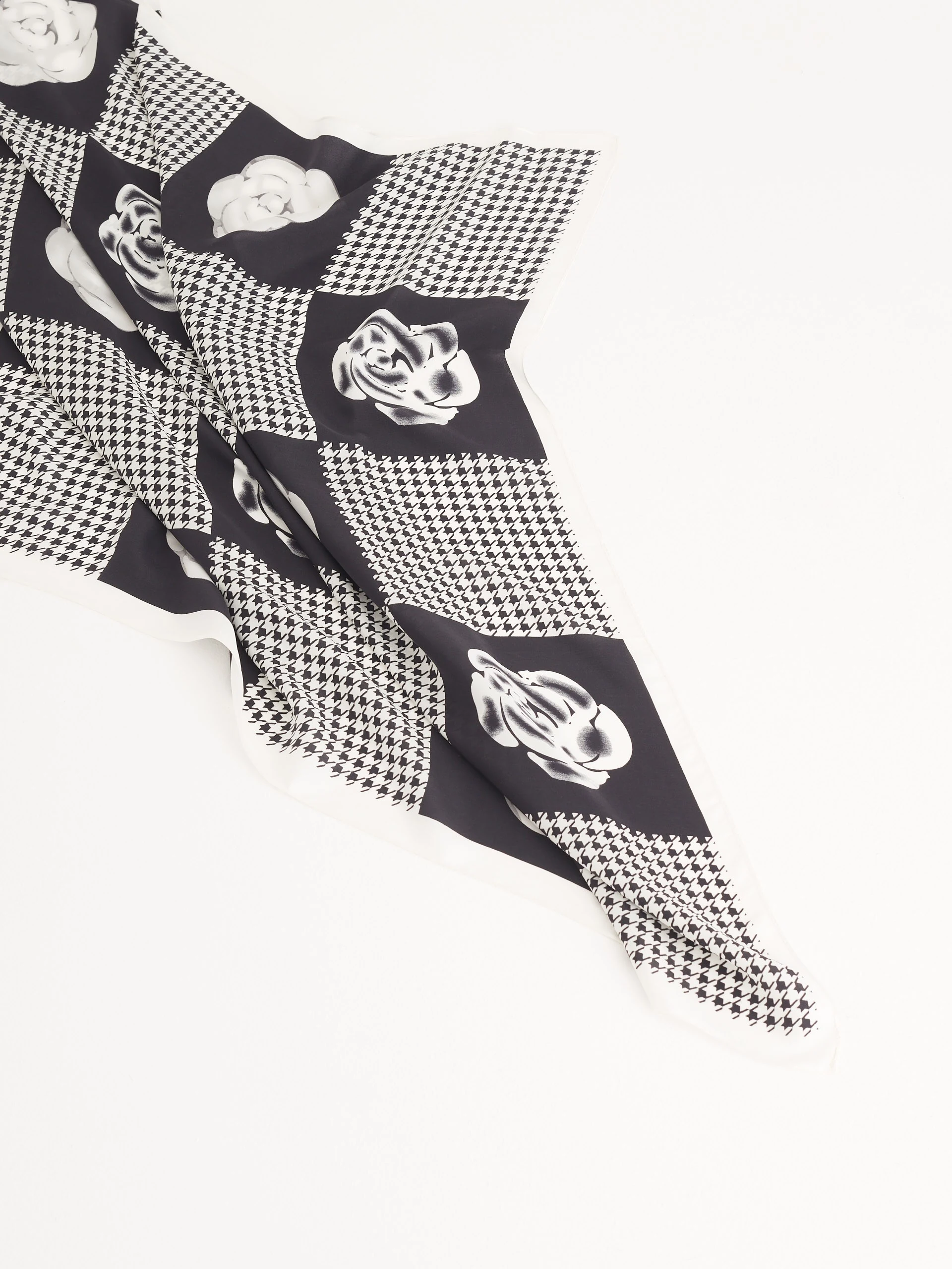 Silk neckerchief in roses