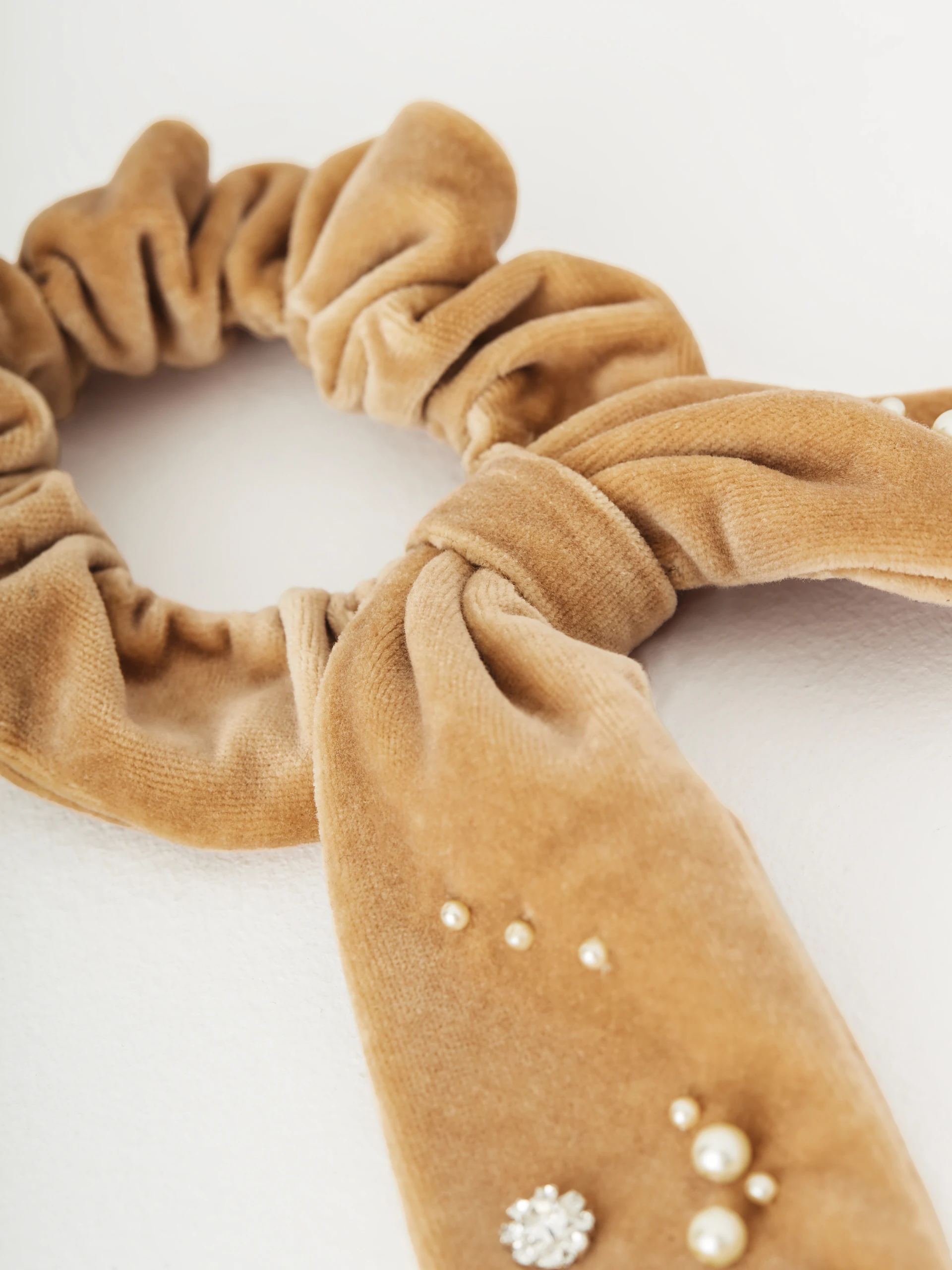 Beige scrunchie with jewelery elements