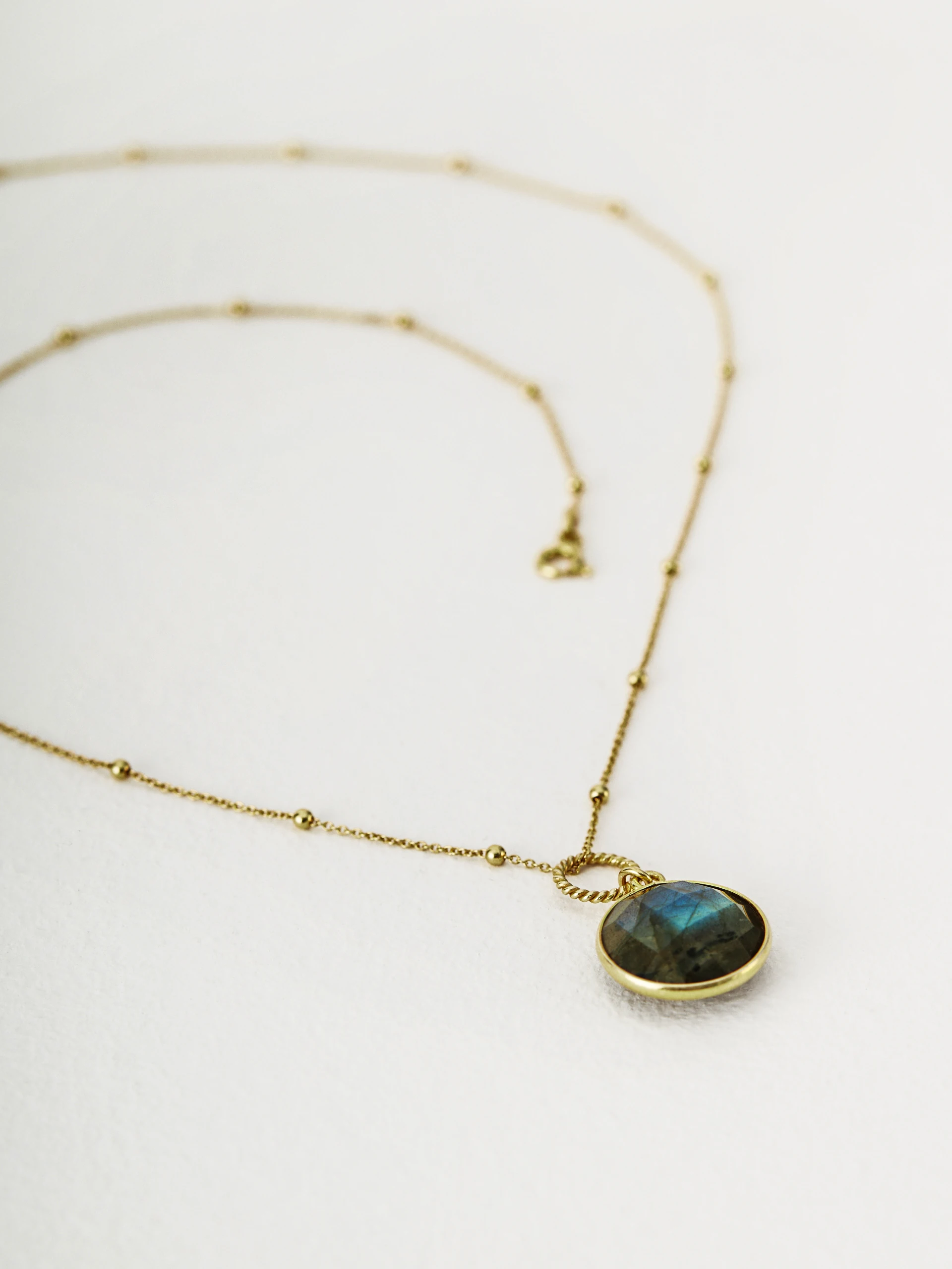 Necklace with labradorite