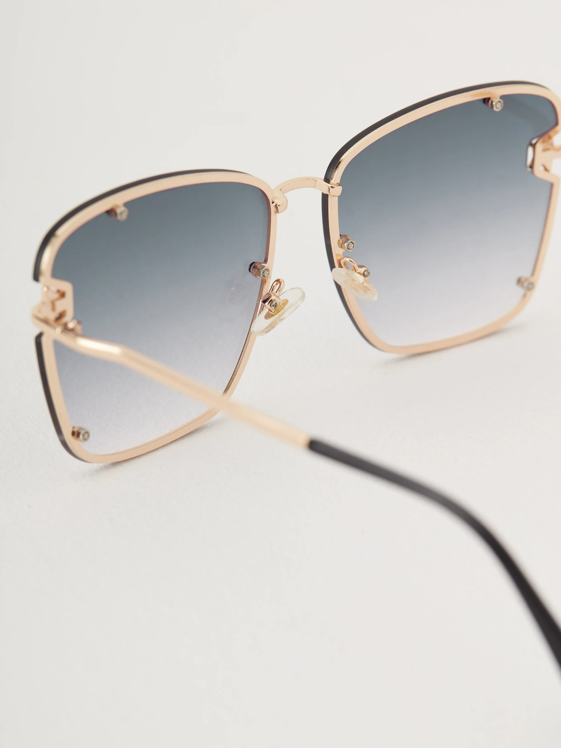 Sunglasses with decorative stars