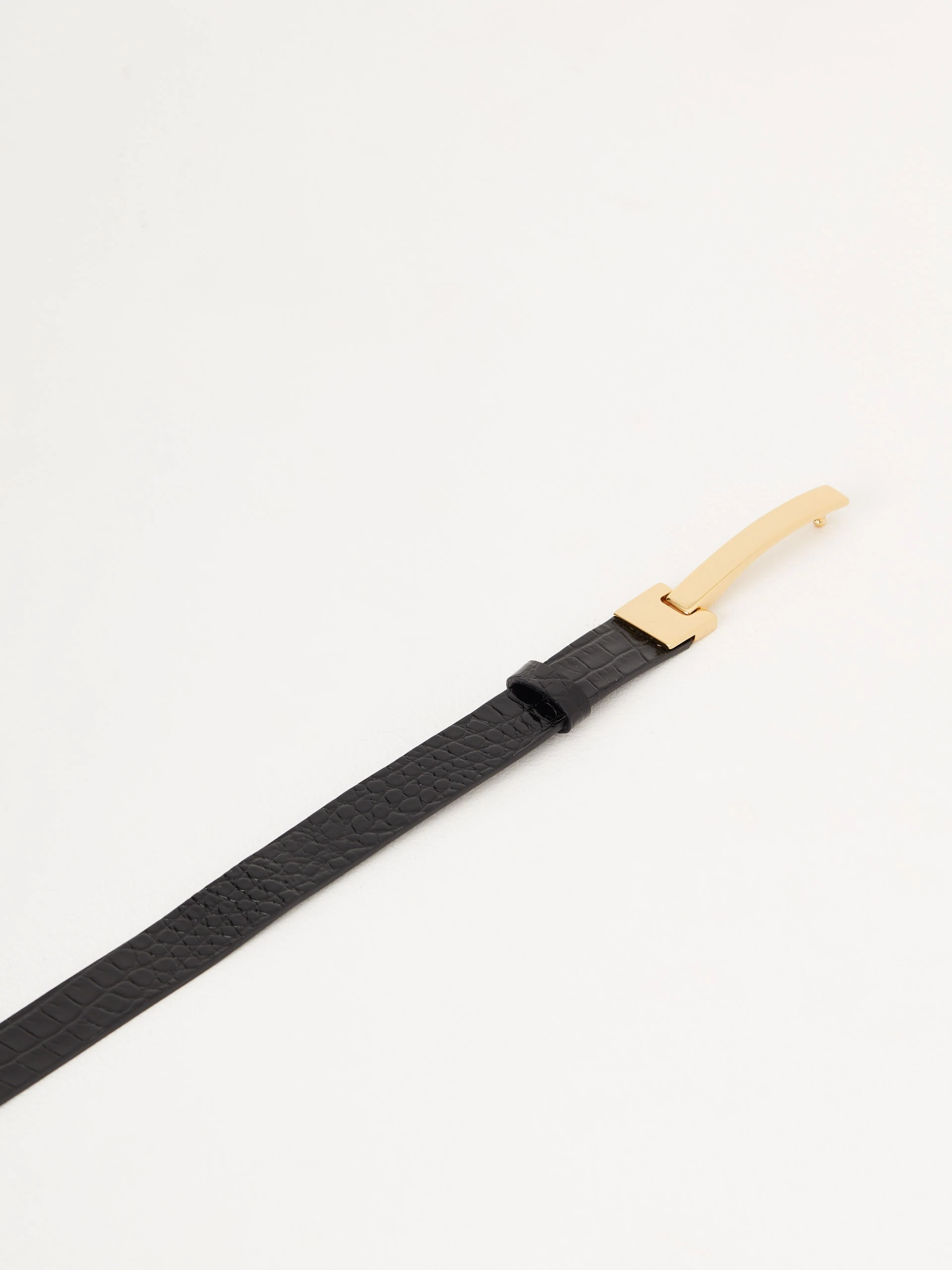Thin belt with elegant buckle