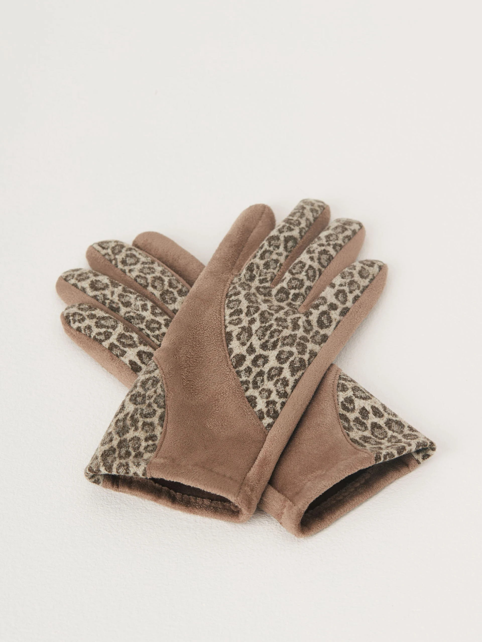 Beige gloves with animal pattern