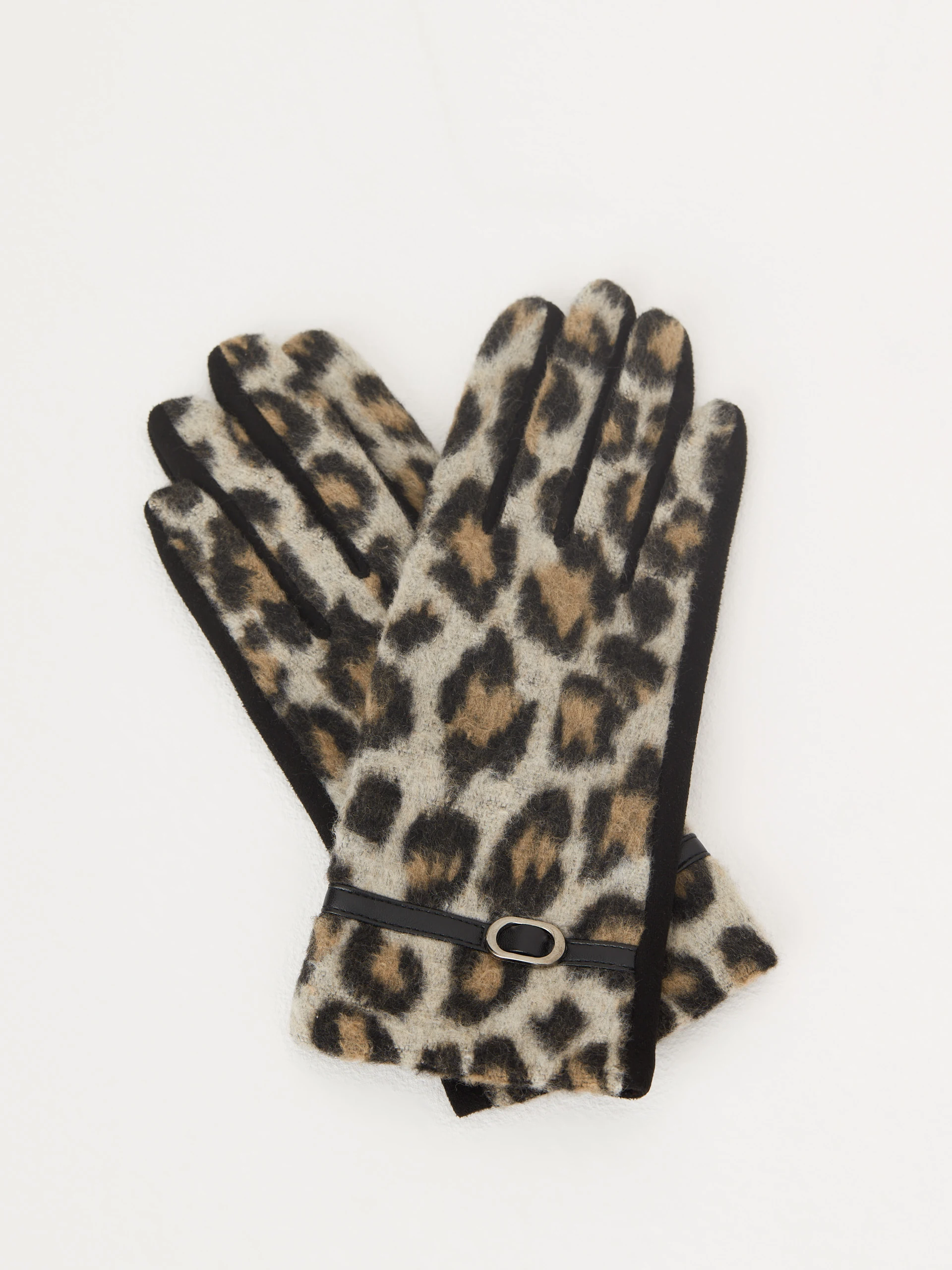 Knitted gloves
