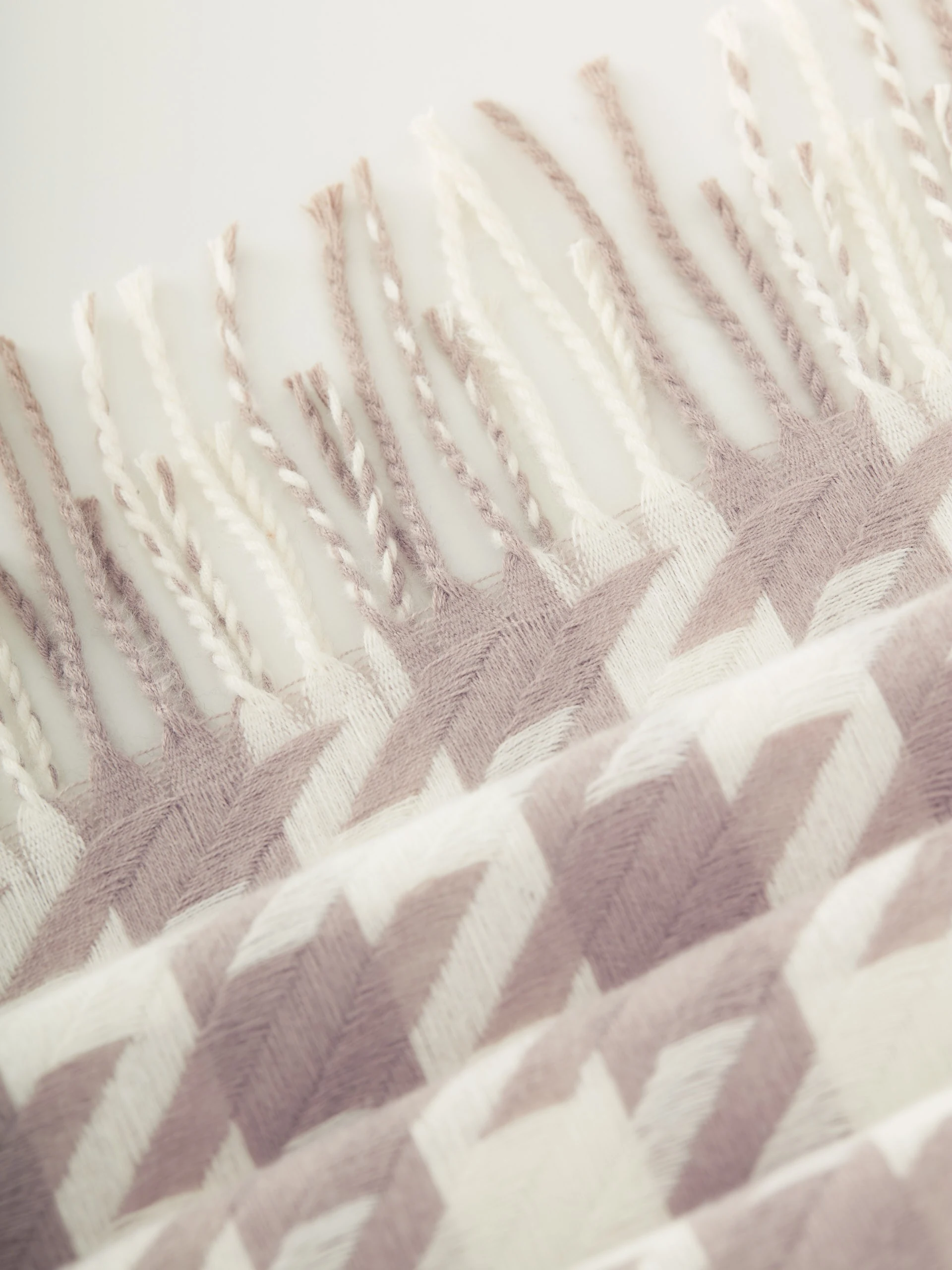 Viscose scarf  in beige houndstooth