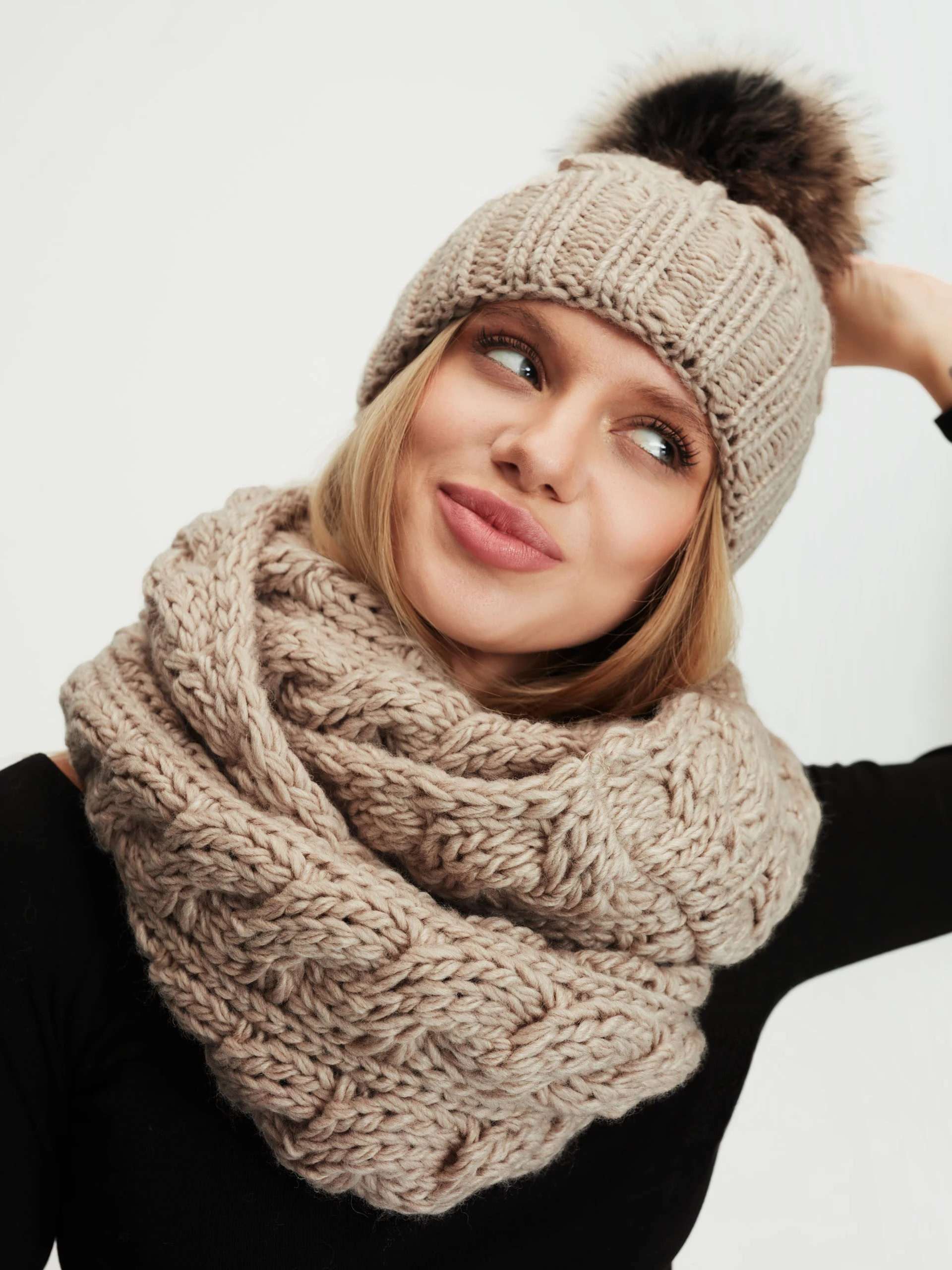 Wool chimney in beige color