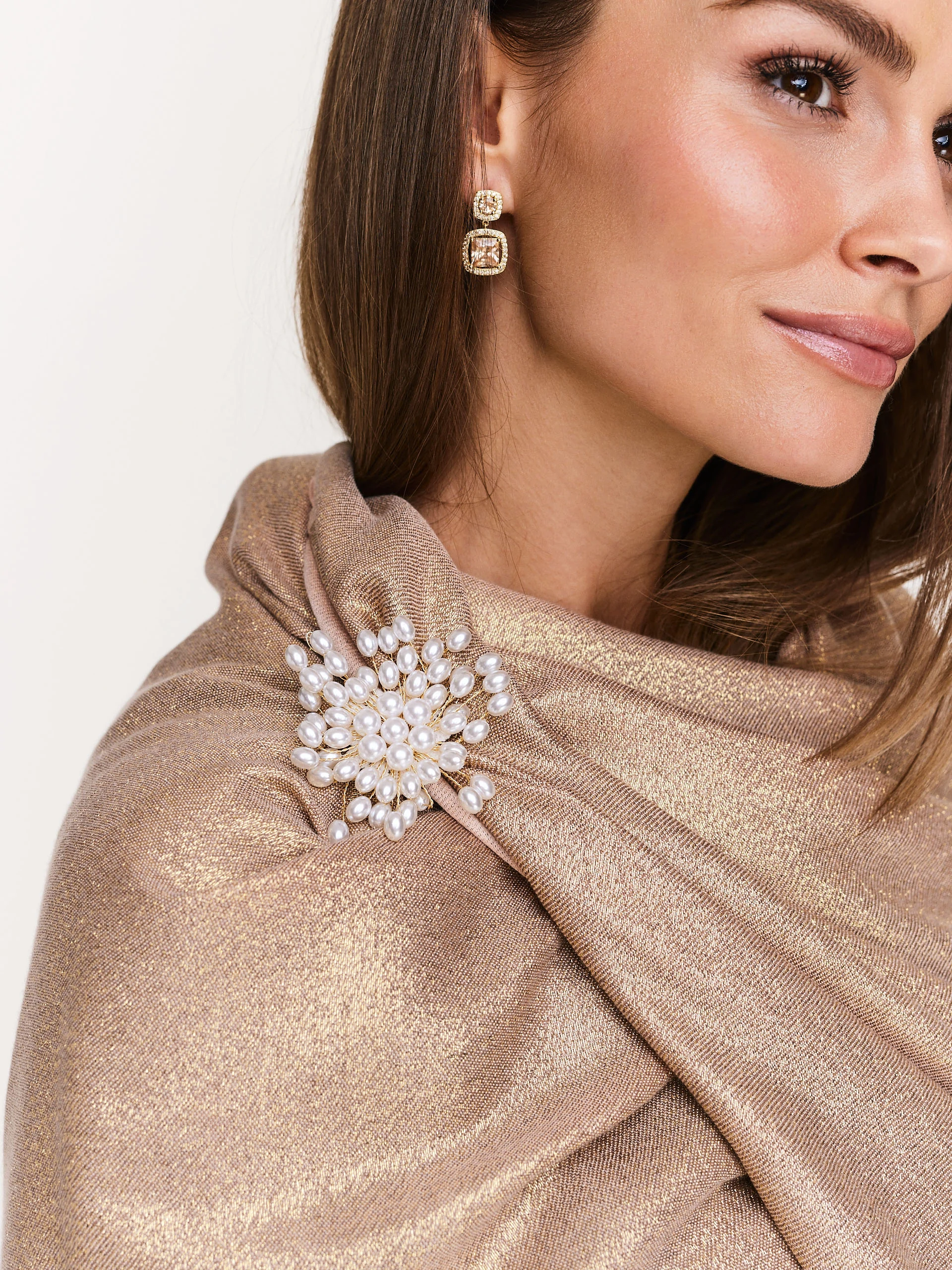 Brooch with pearl beads