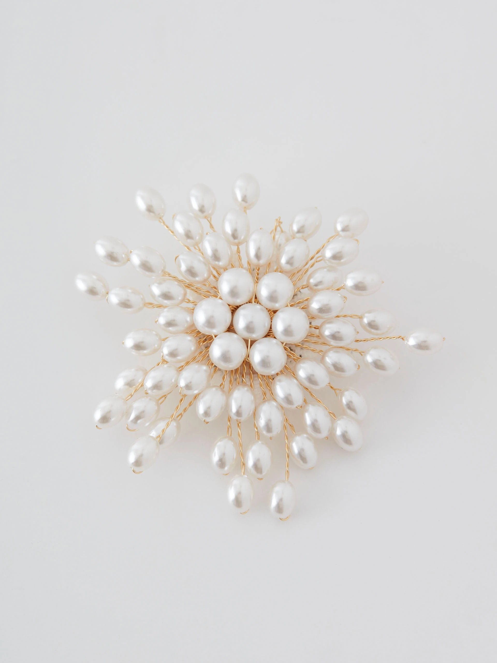 Brooch with pearl beads