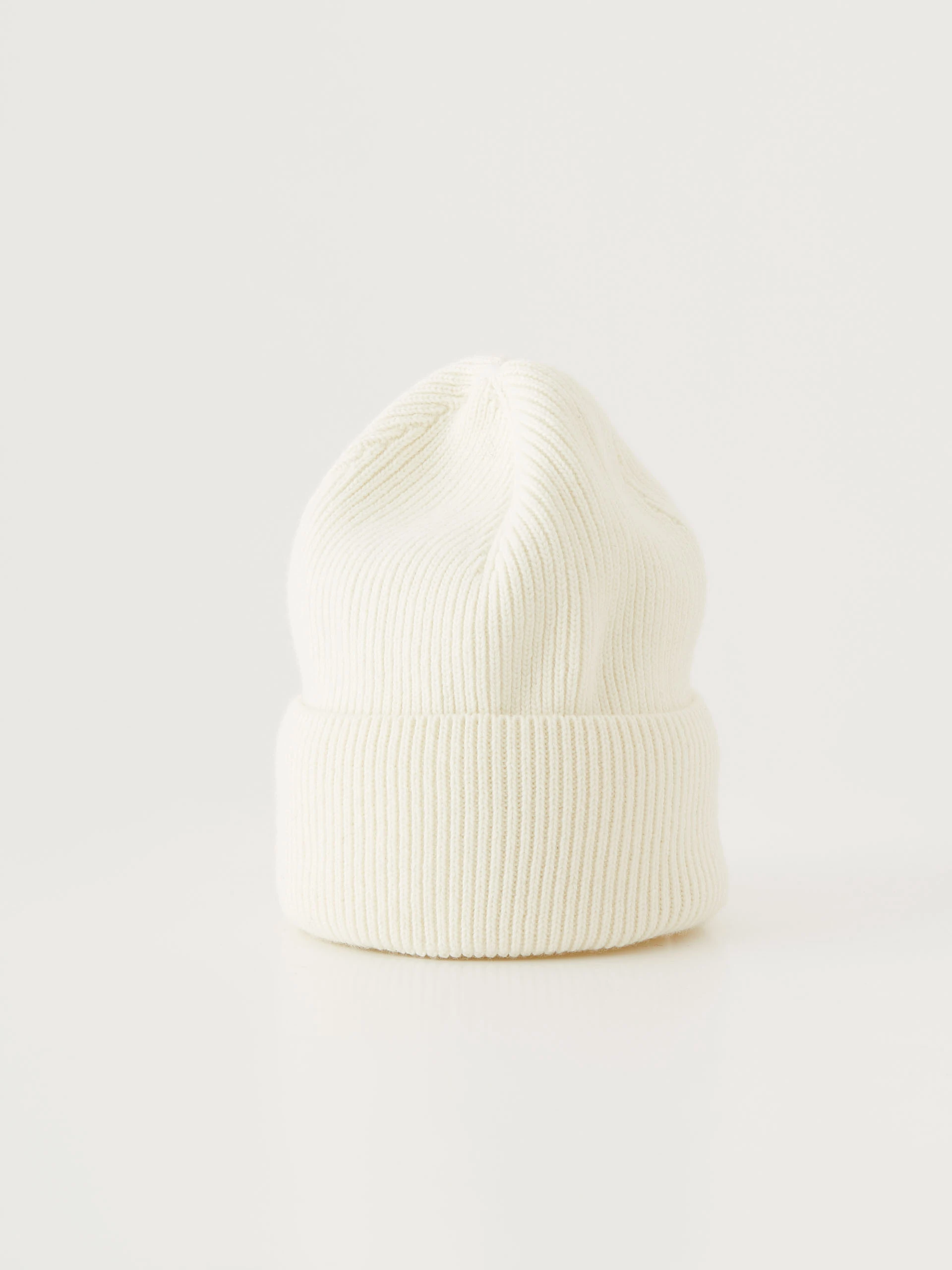 White cap with wool, viscose and cashmere