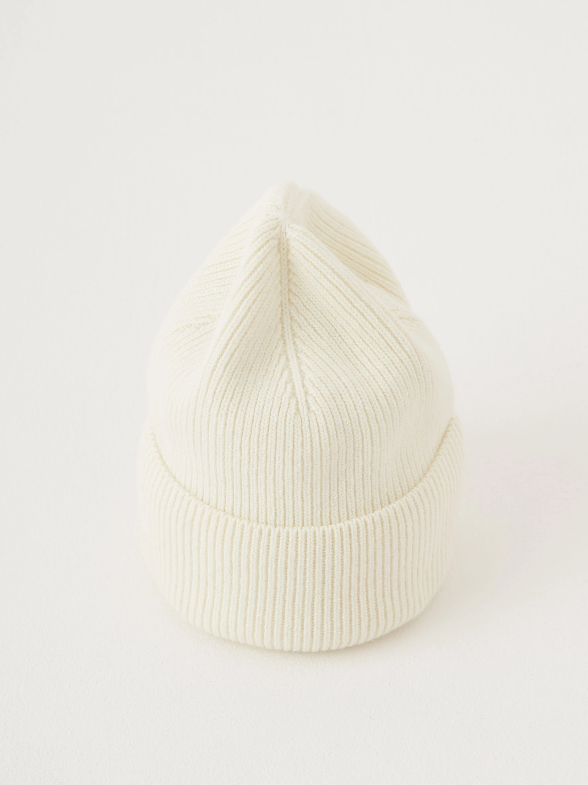 White cap with wool, viscose and cashmere