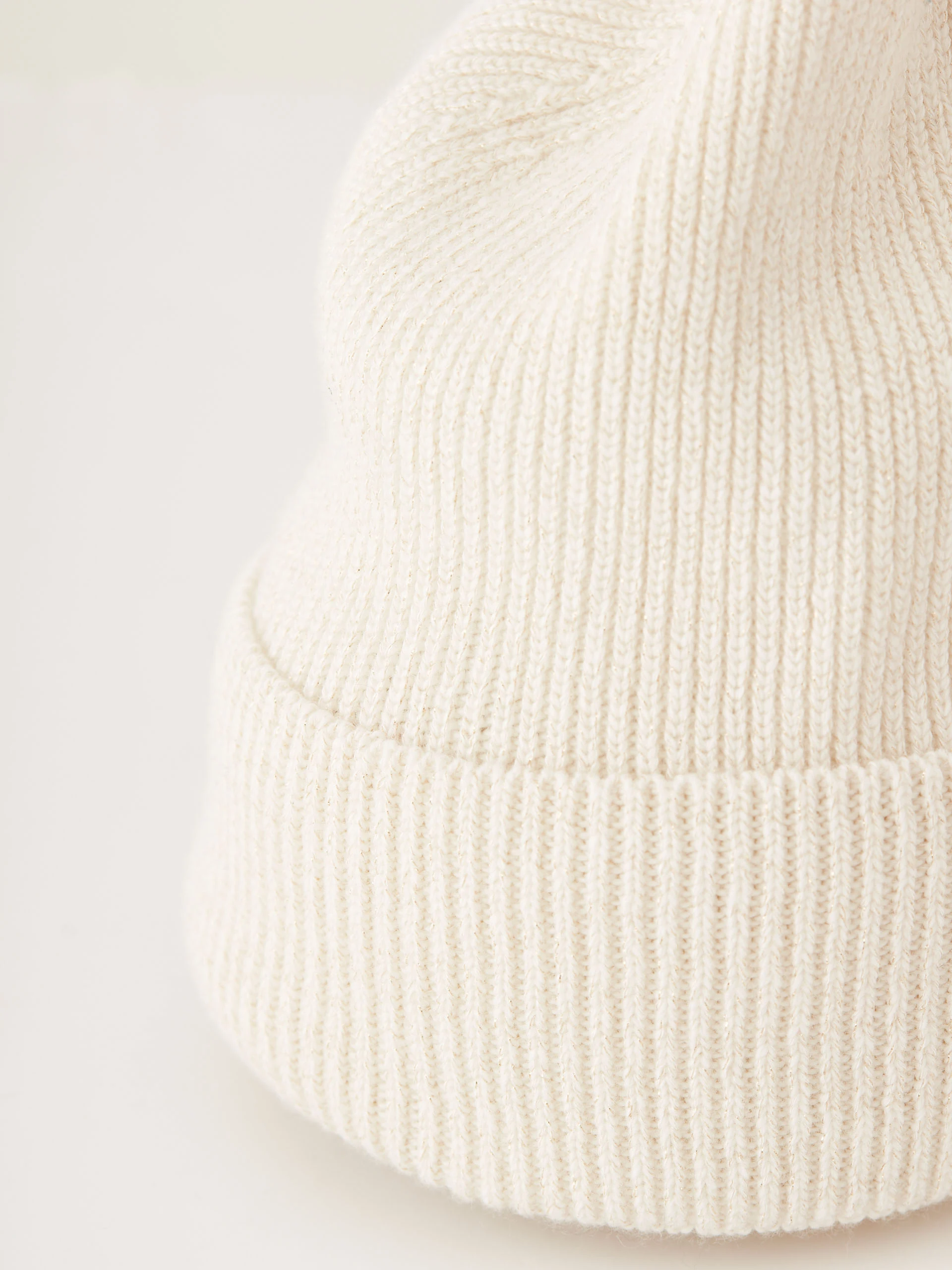 Cream cap with wool, cashmere and shiny threads