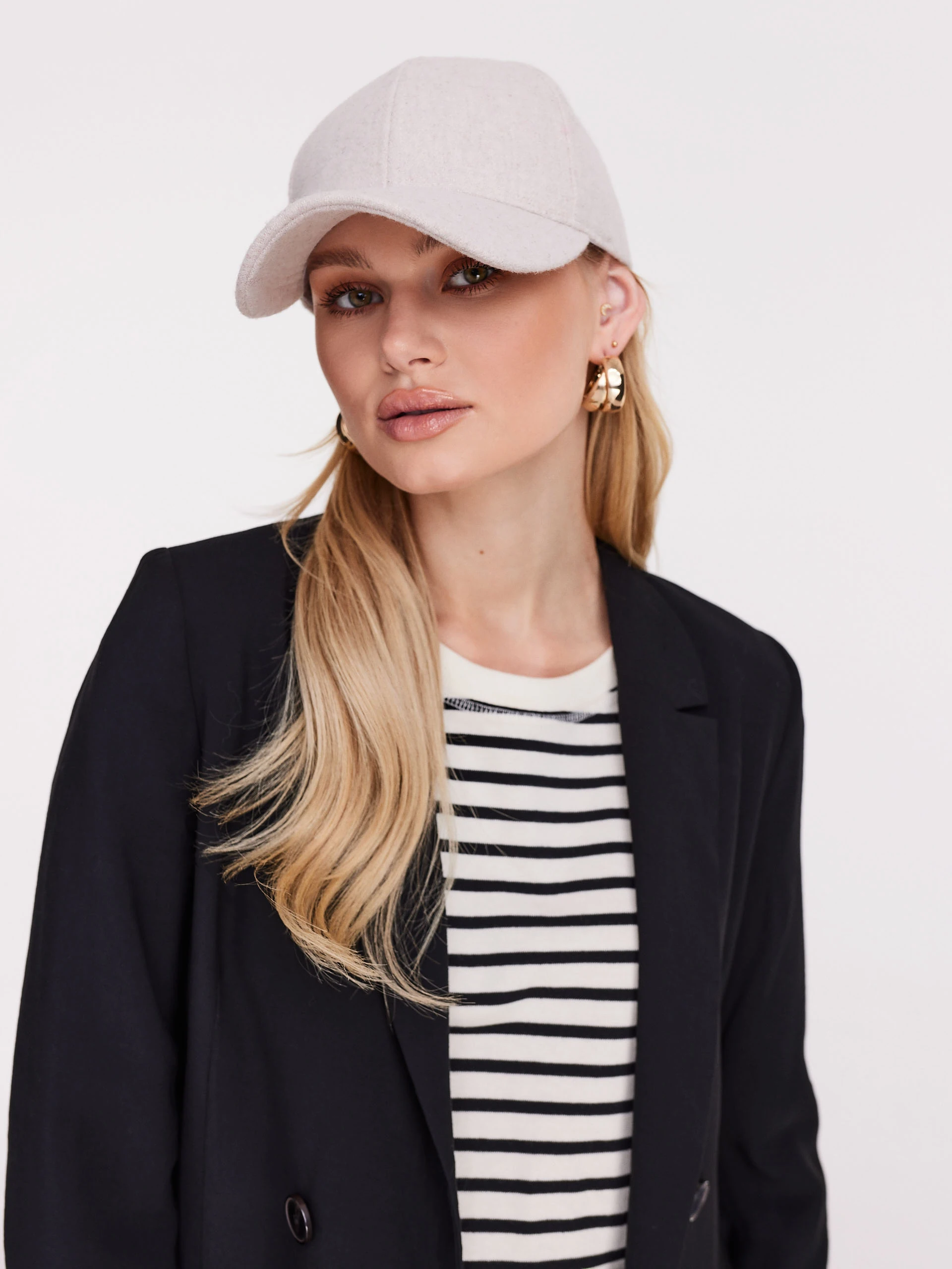Beige baseball cap with wool fabric