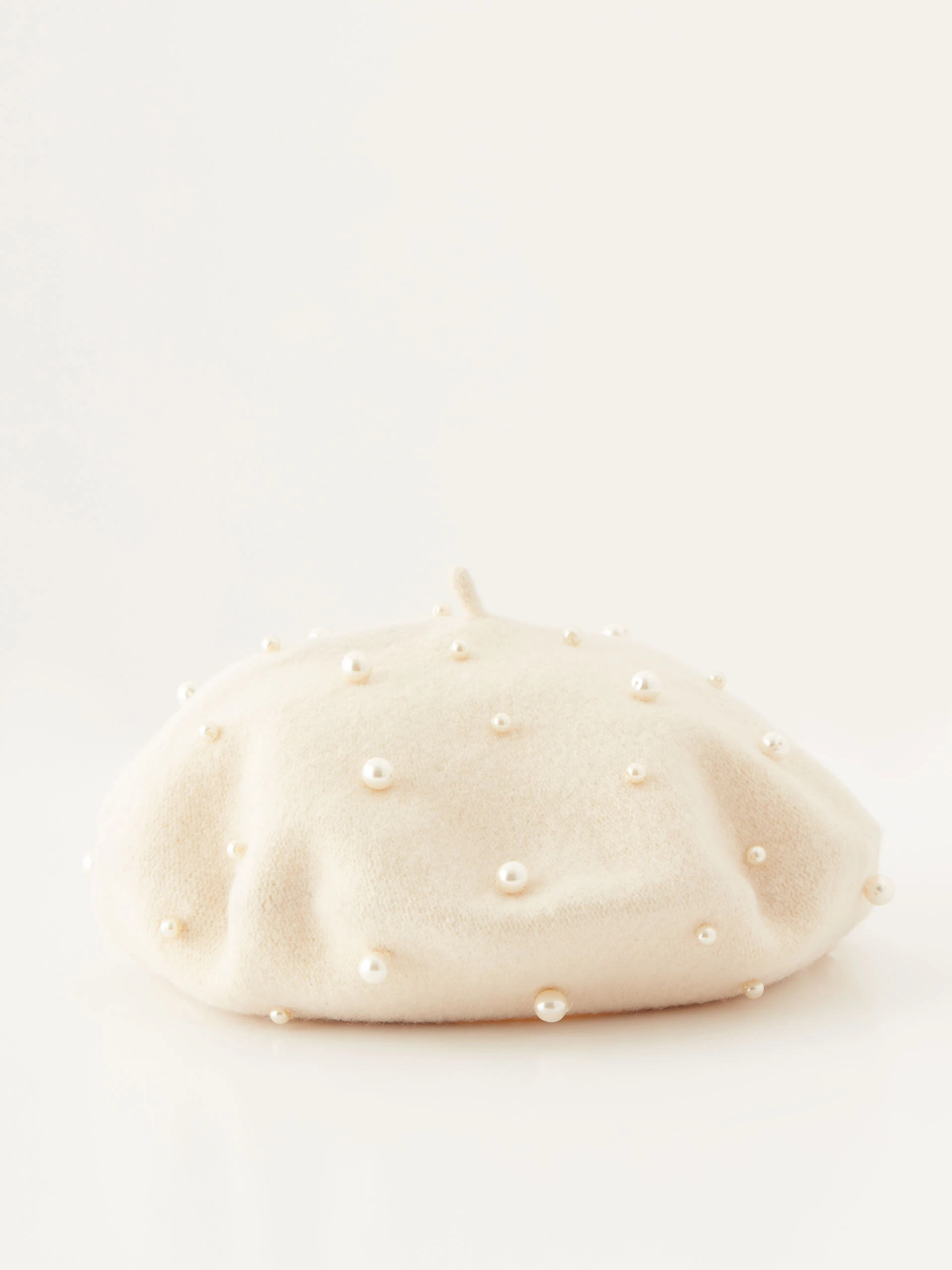 Beige classic wool beret with beads