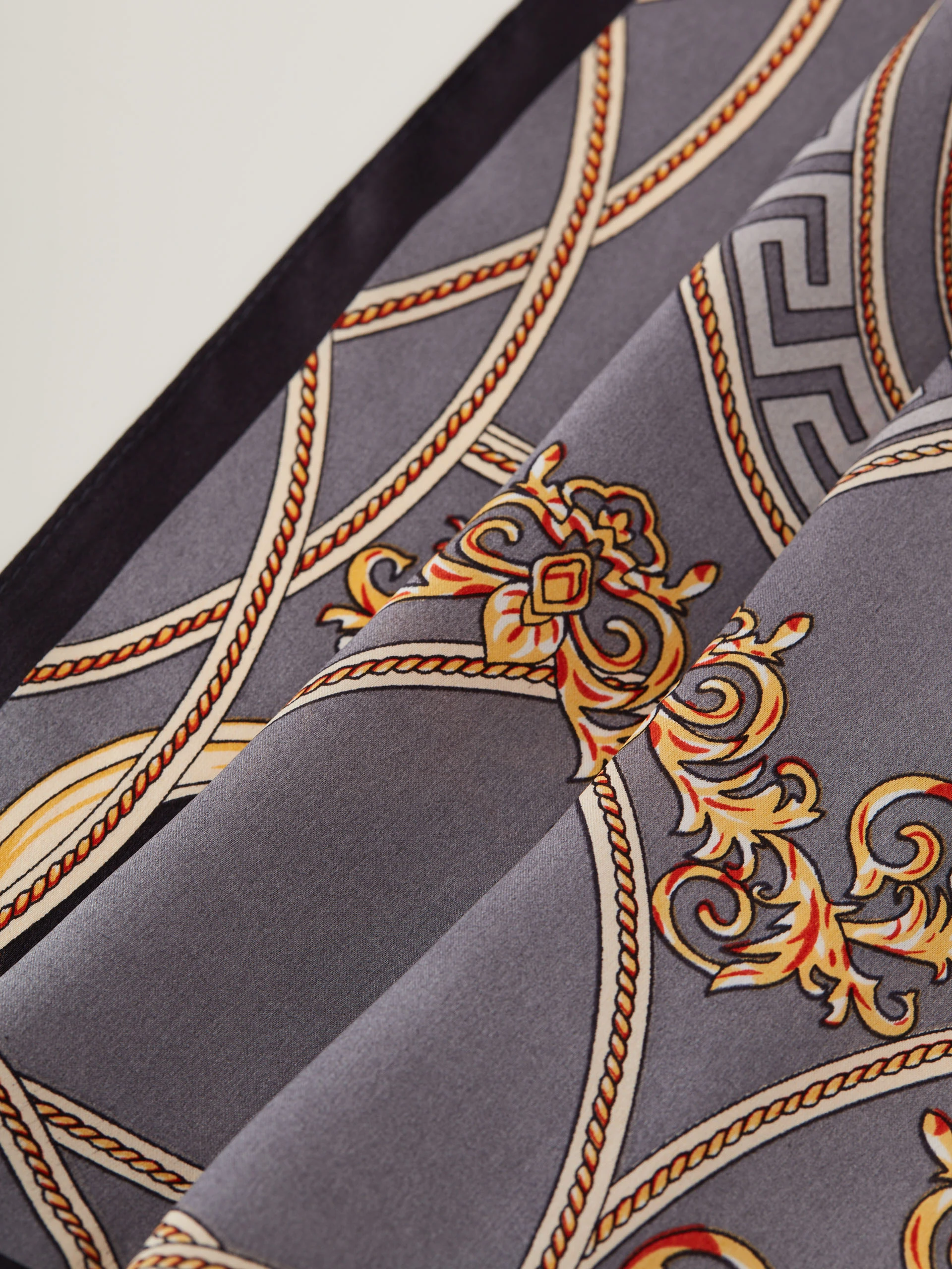 Silk gavroche in pattern