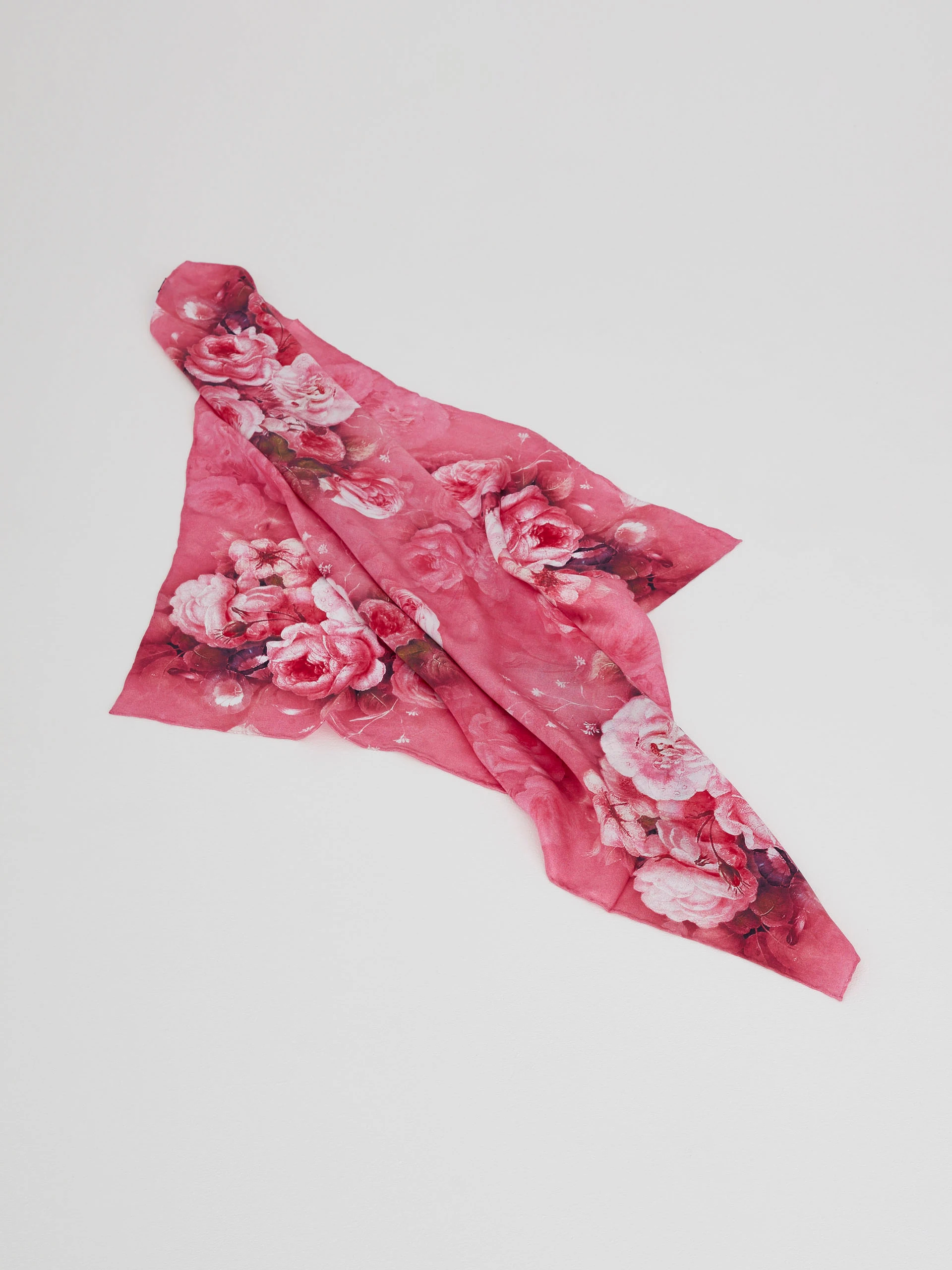 Silk gavroche in roses