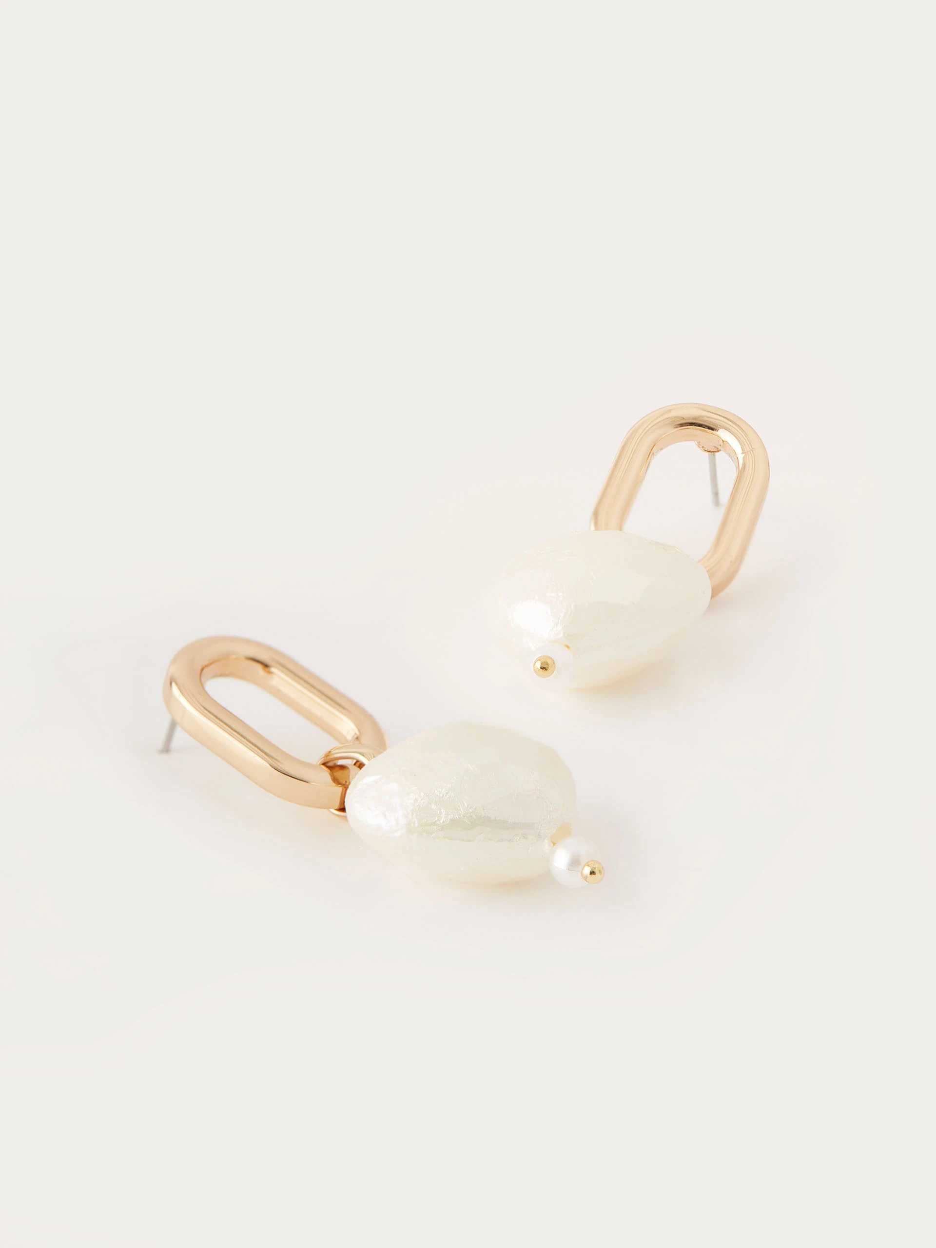 Earrings with heart-shaped pendants