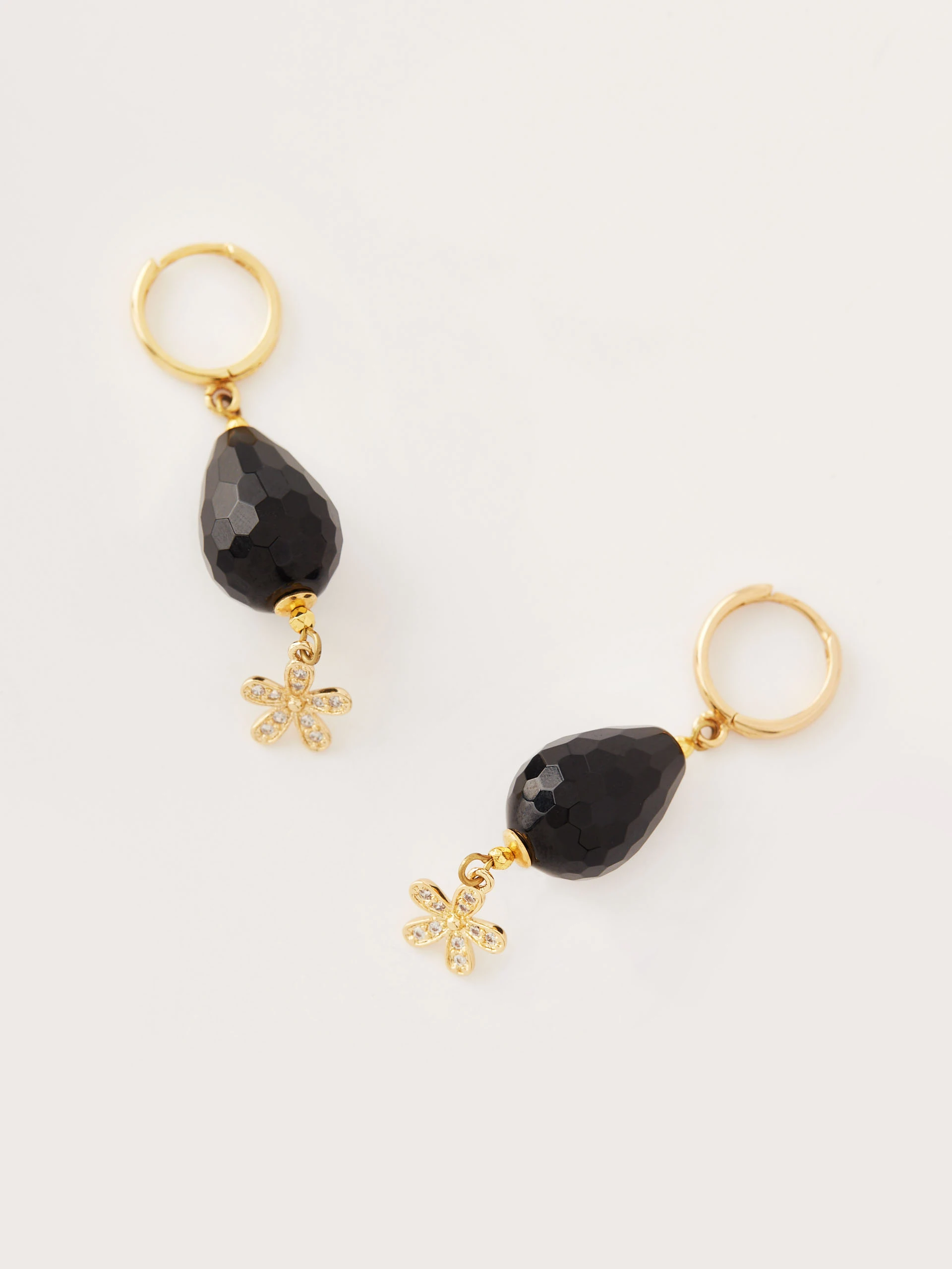 Premium earrings in gold plated silver with onyxes