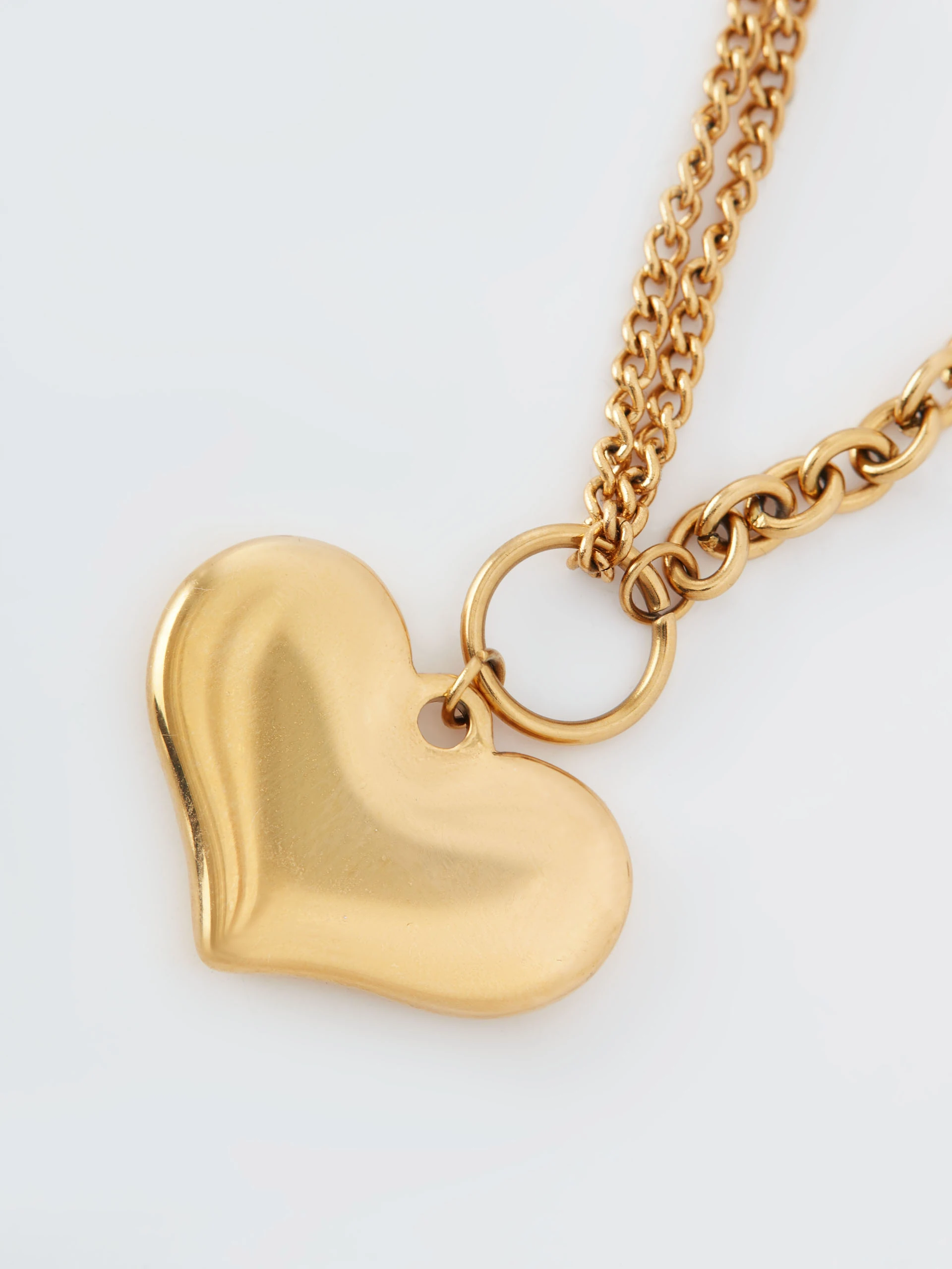 Necklace with heart-shaped pendant