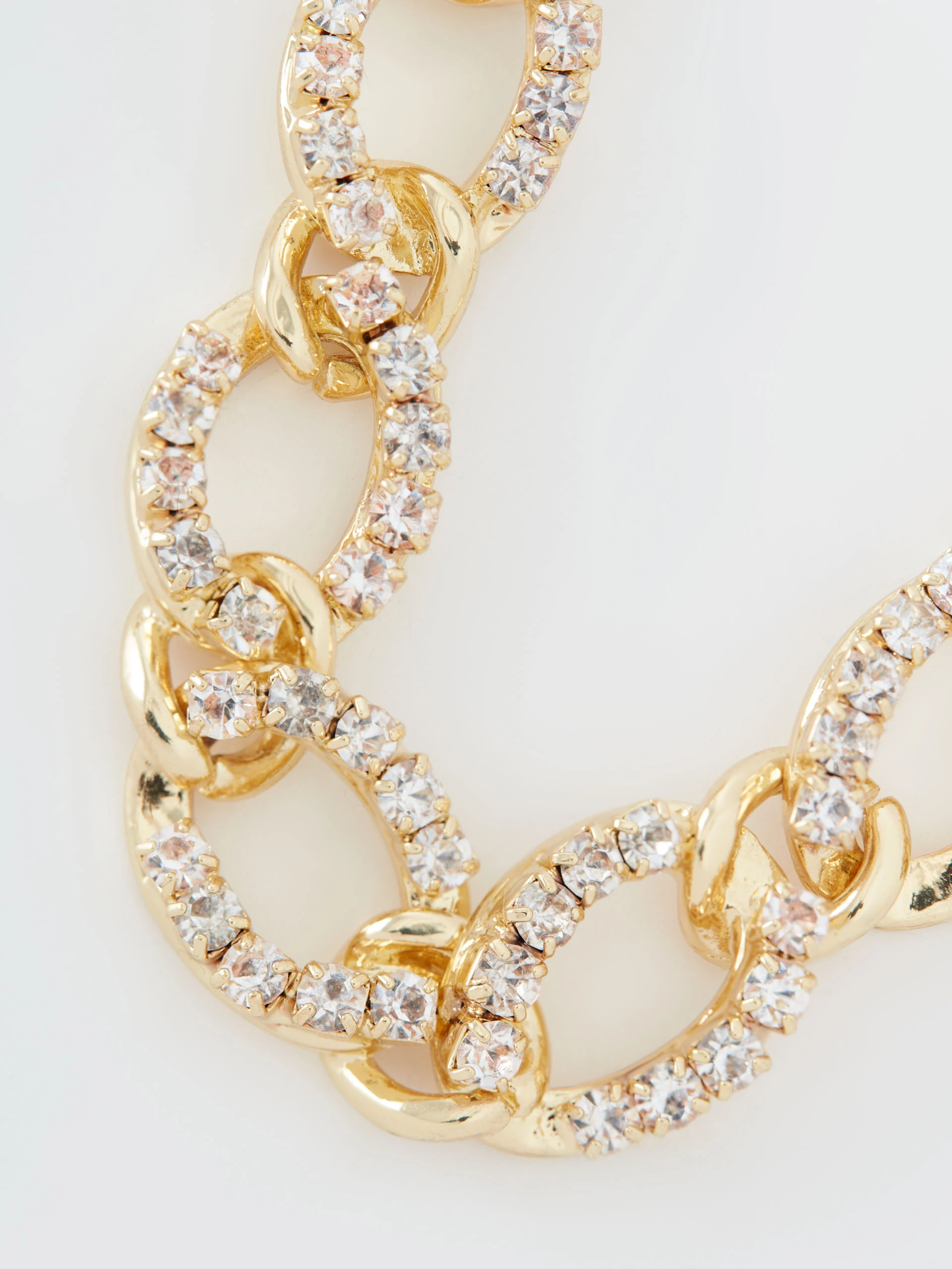 Necklace in the form of chain in gold color