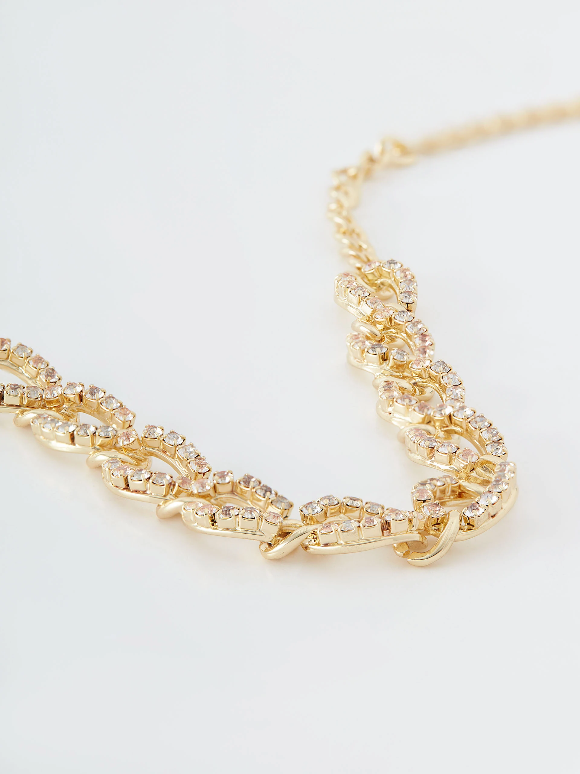 Necklace in the form of chain in gold color