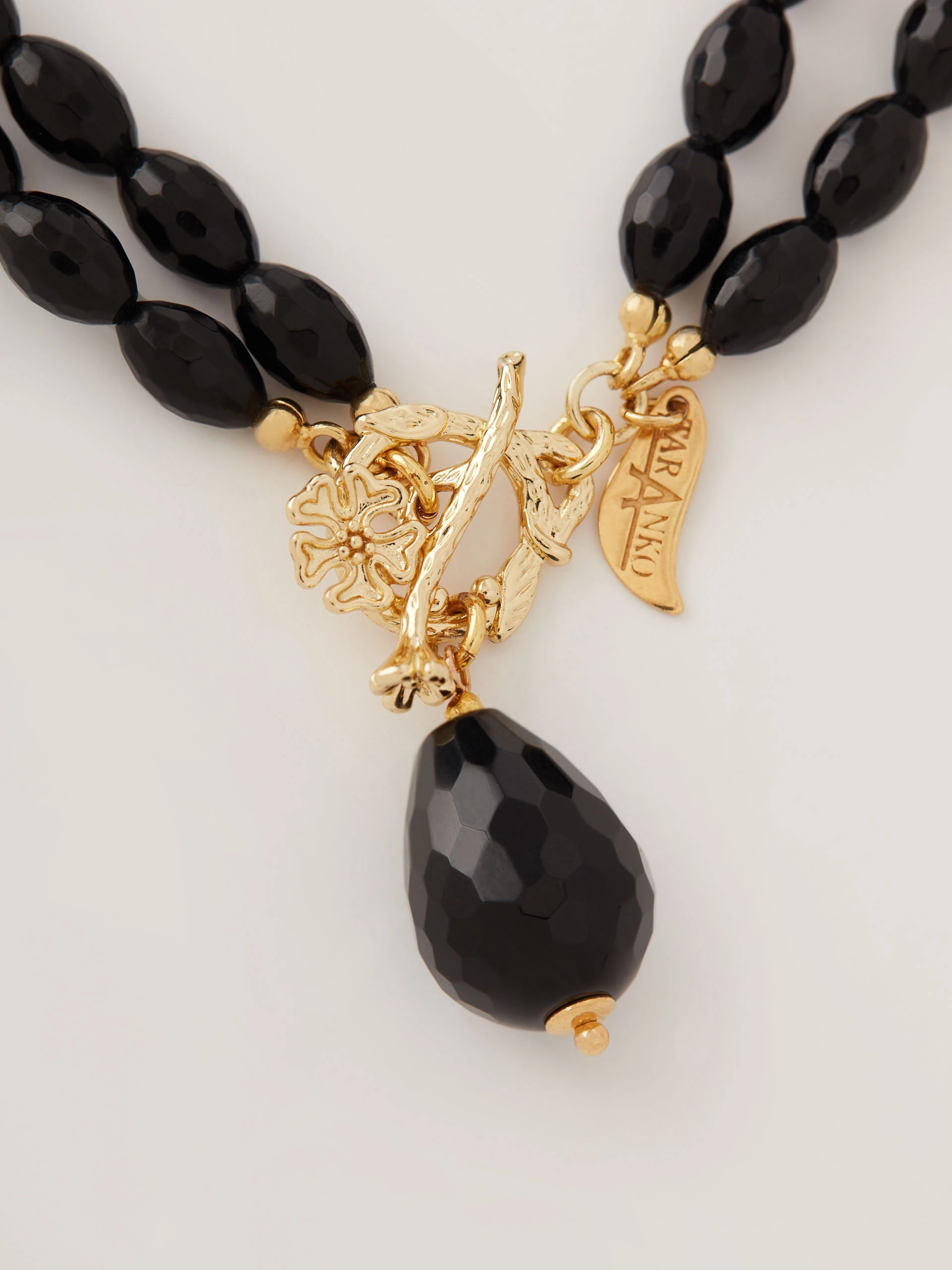 Gold plated necklace decorated with onyxes