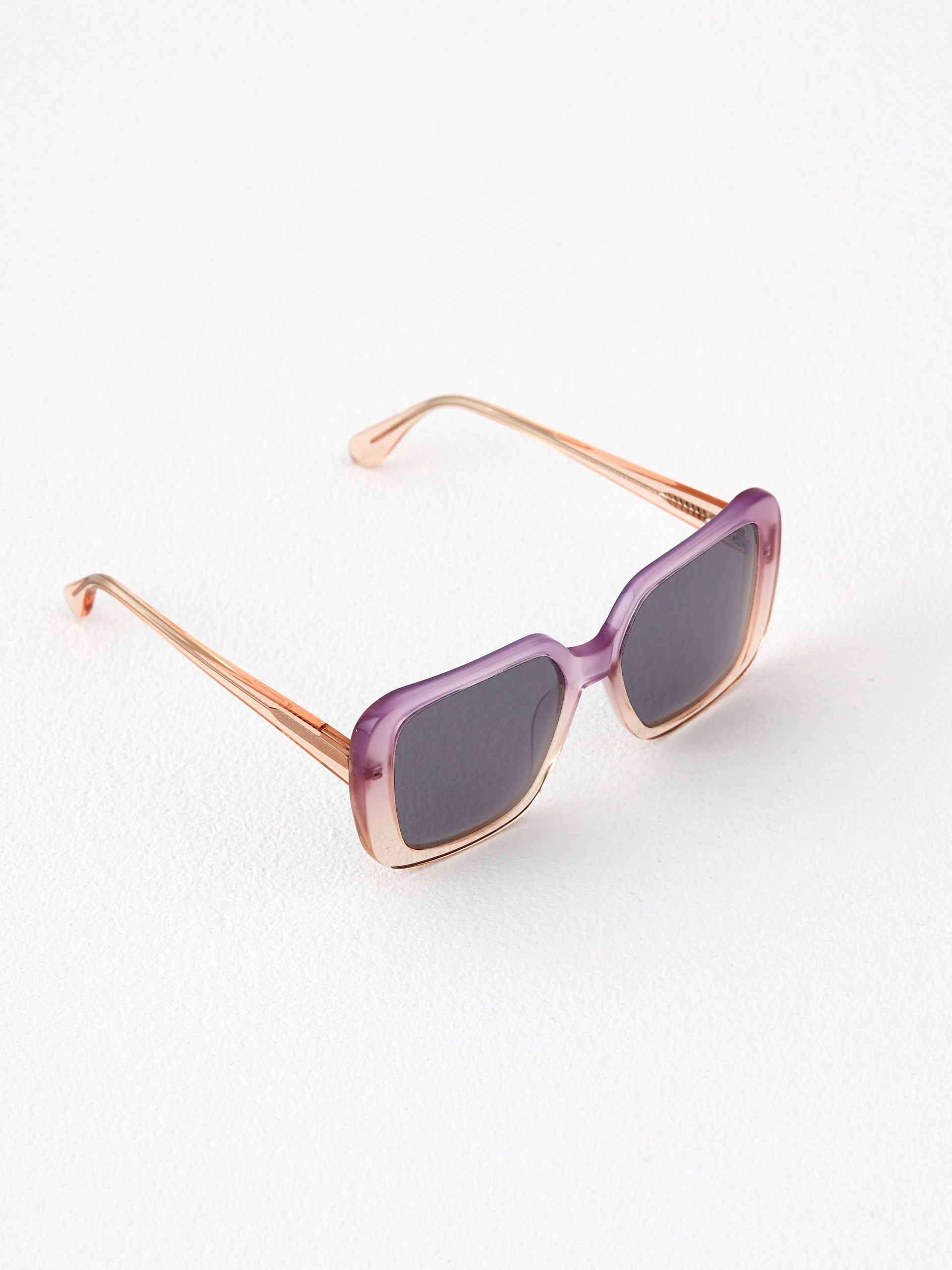 Large sunglasses with UV filter