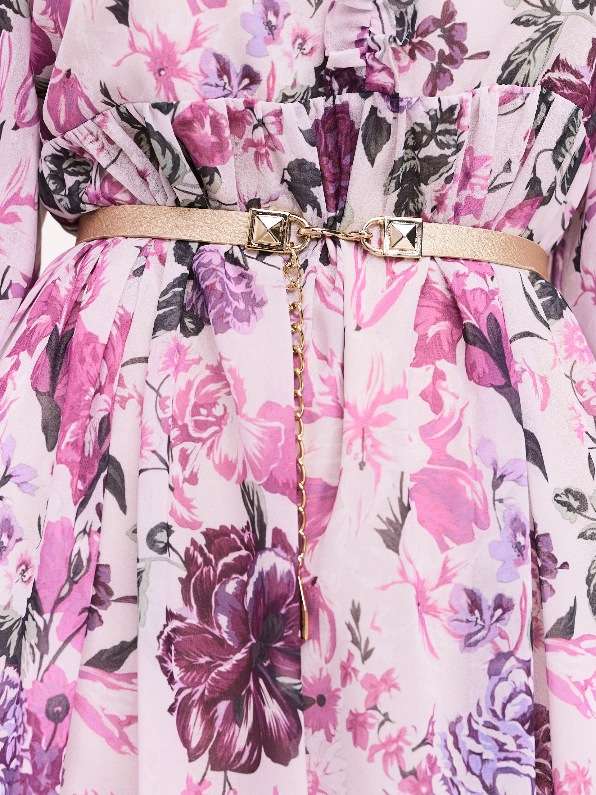 Leather belt in gold color