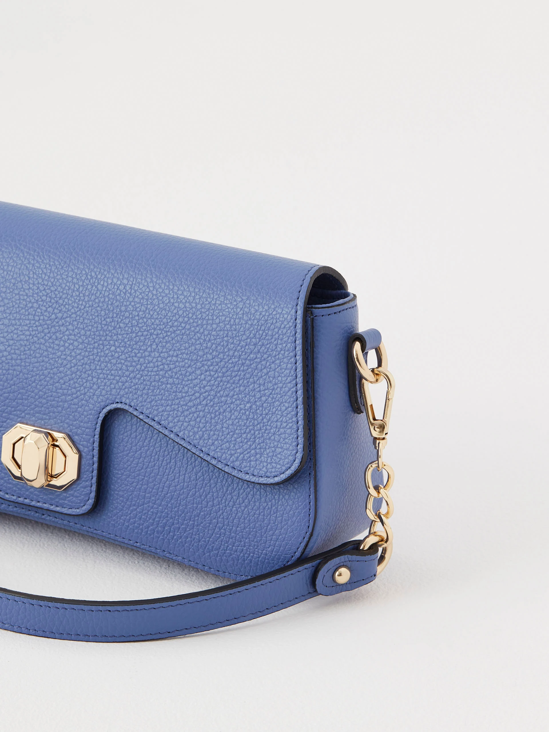 Small bag in cornflower color