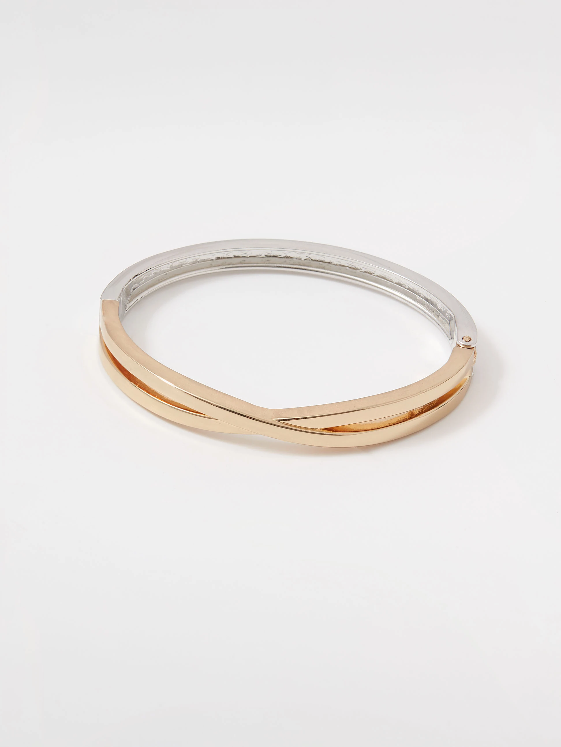 A classic bracelet with a modern design