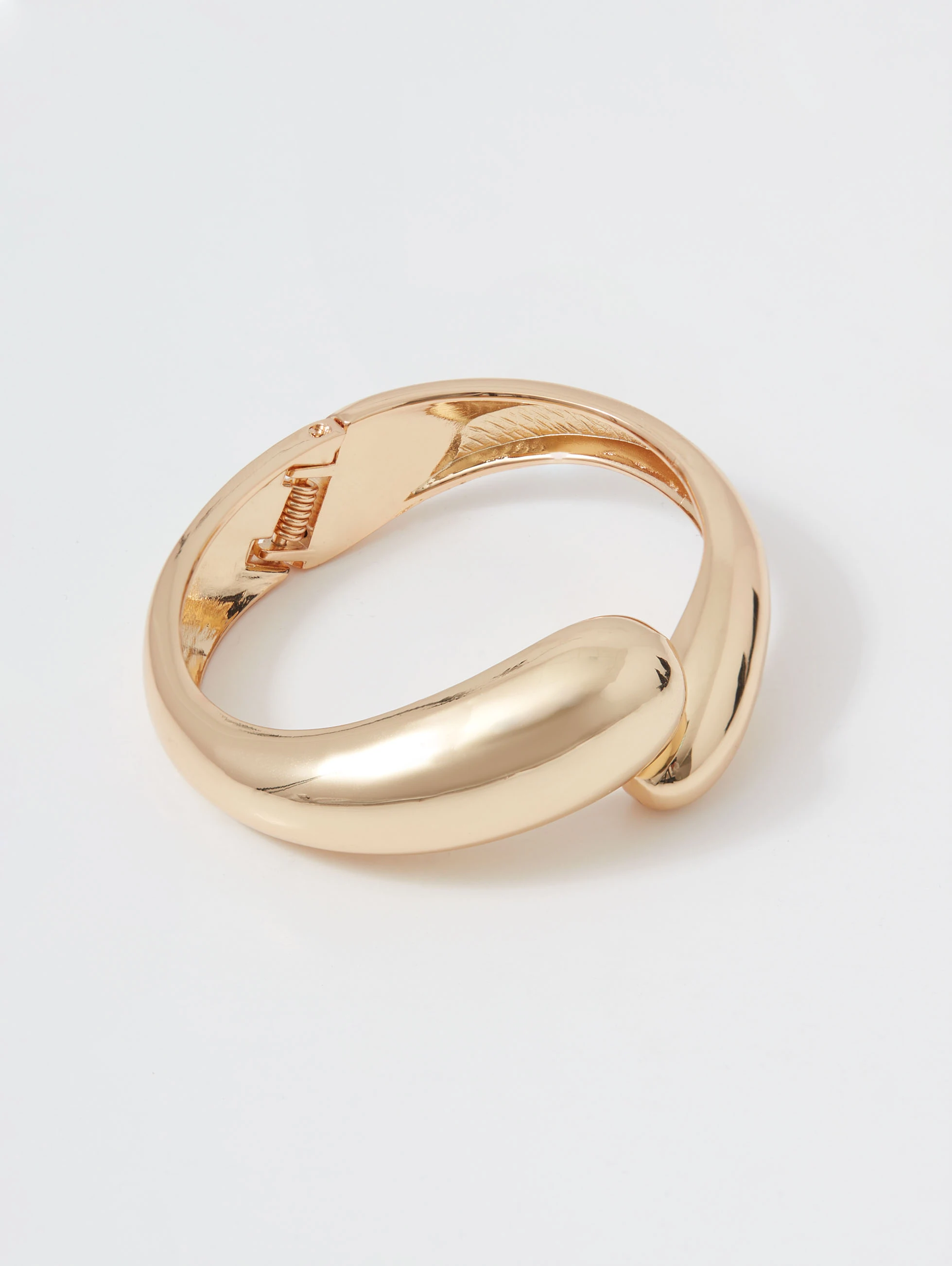 Metal bracelet in gold color