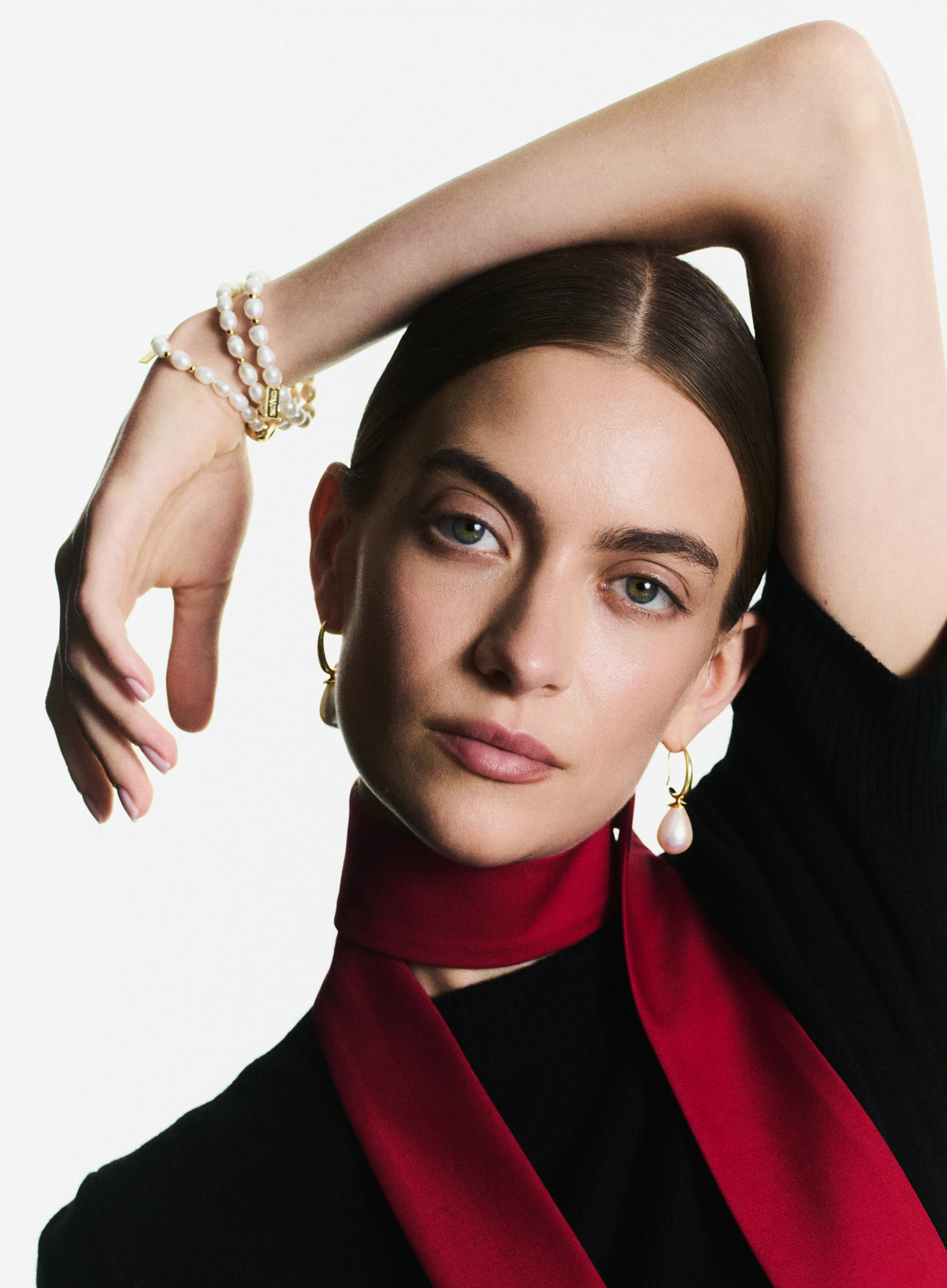 Gold-plated bracelet with natural pearls