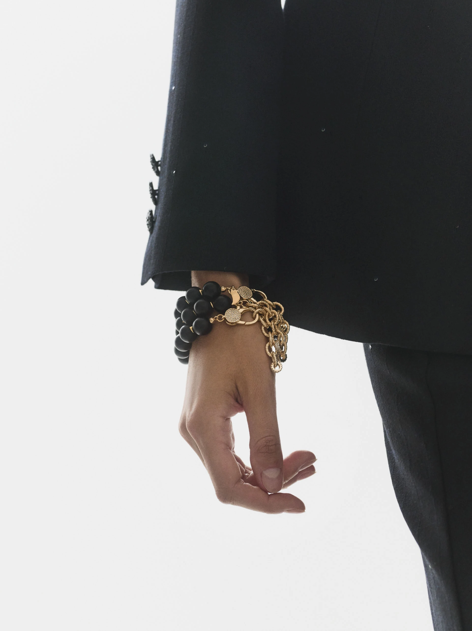Gold-plated bracelet with onyx and hematite