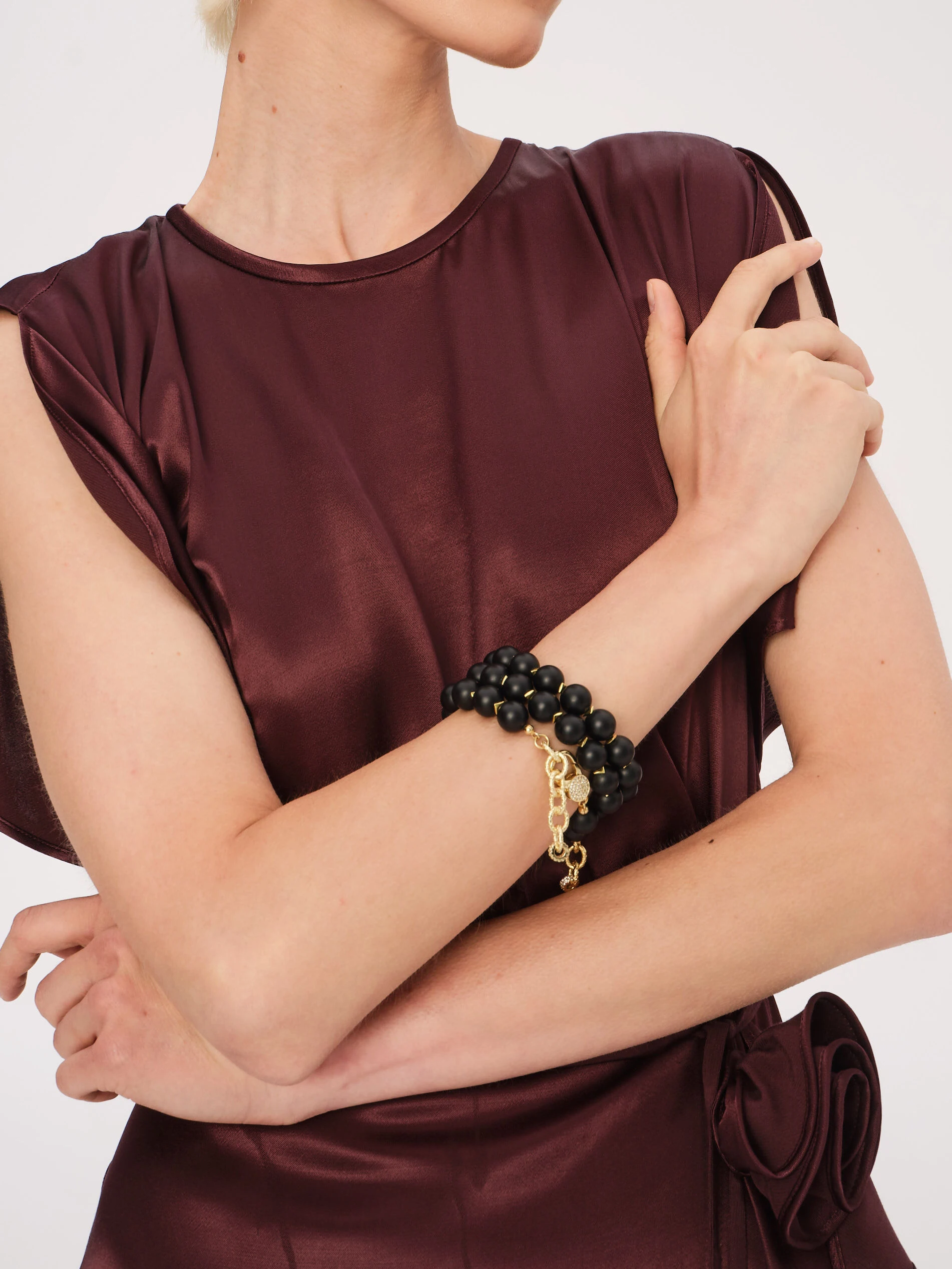 Gold-plated bracelet with onyx and hematite