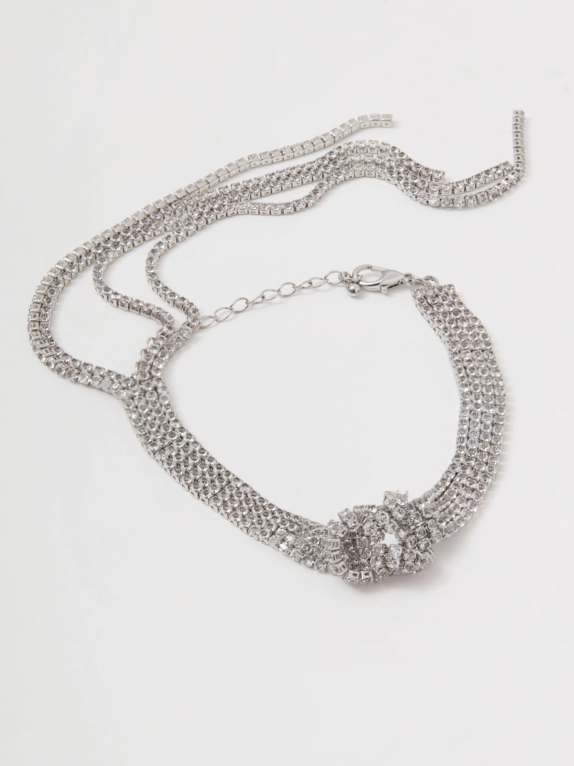 Elegant bracelet with crystals