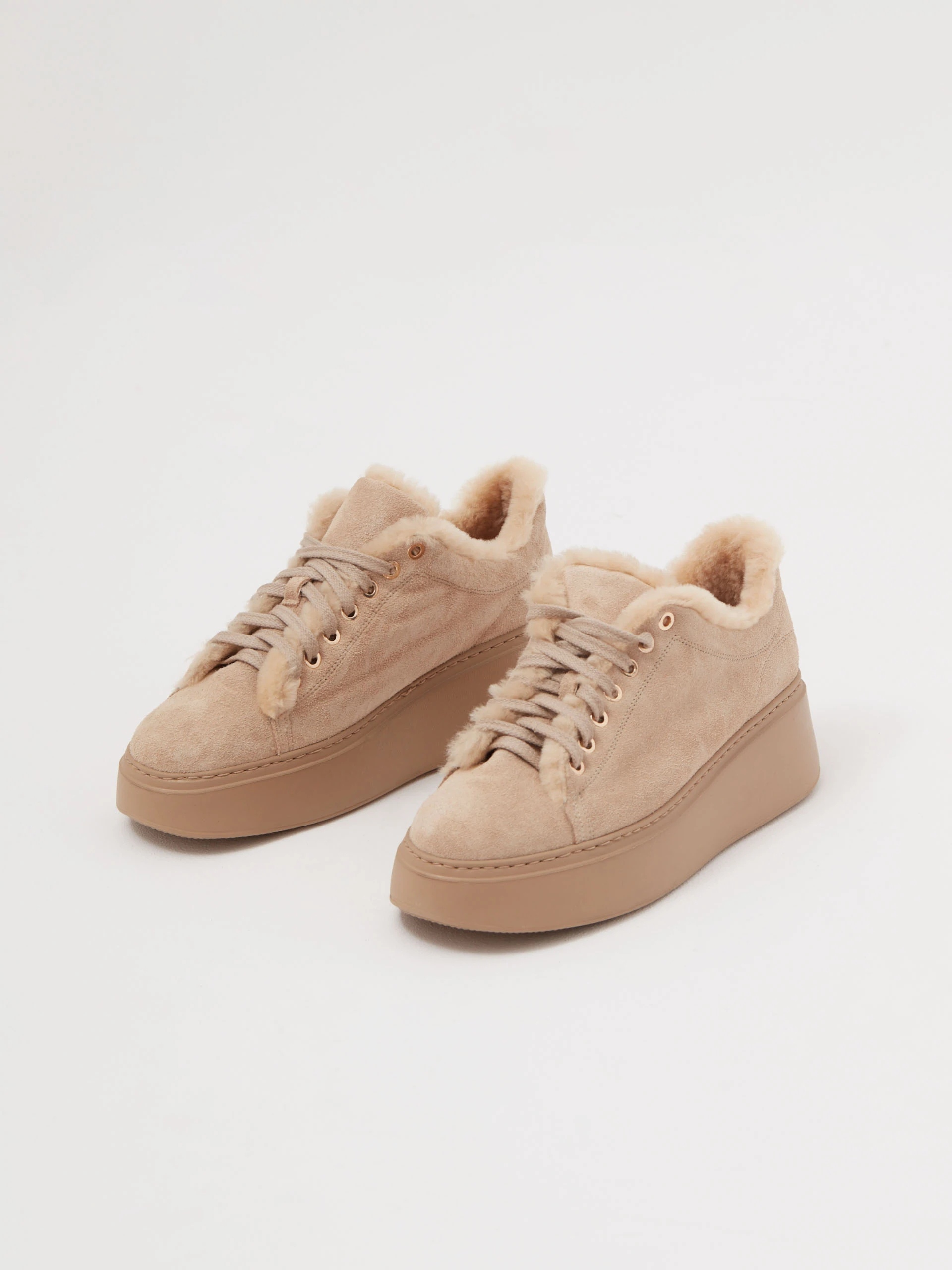 Caramel leather sneakers with sheepskin lining