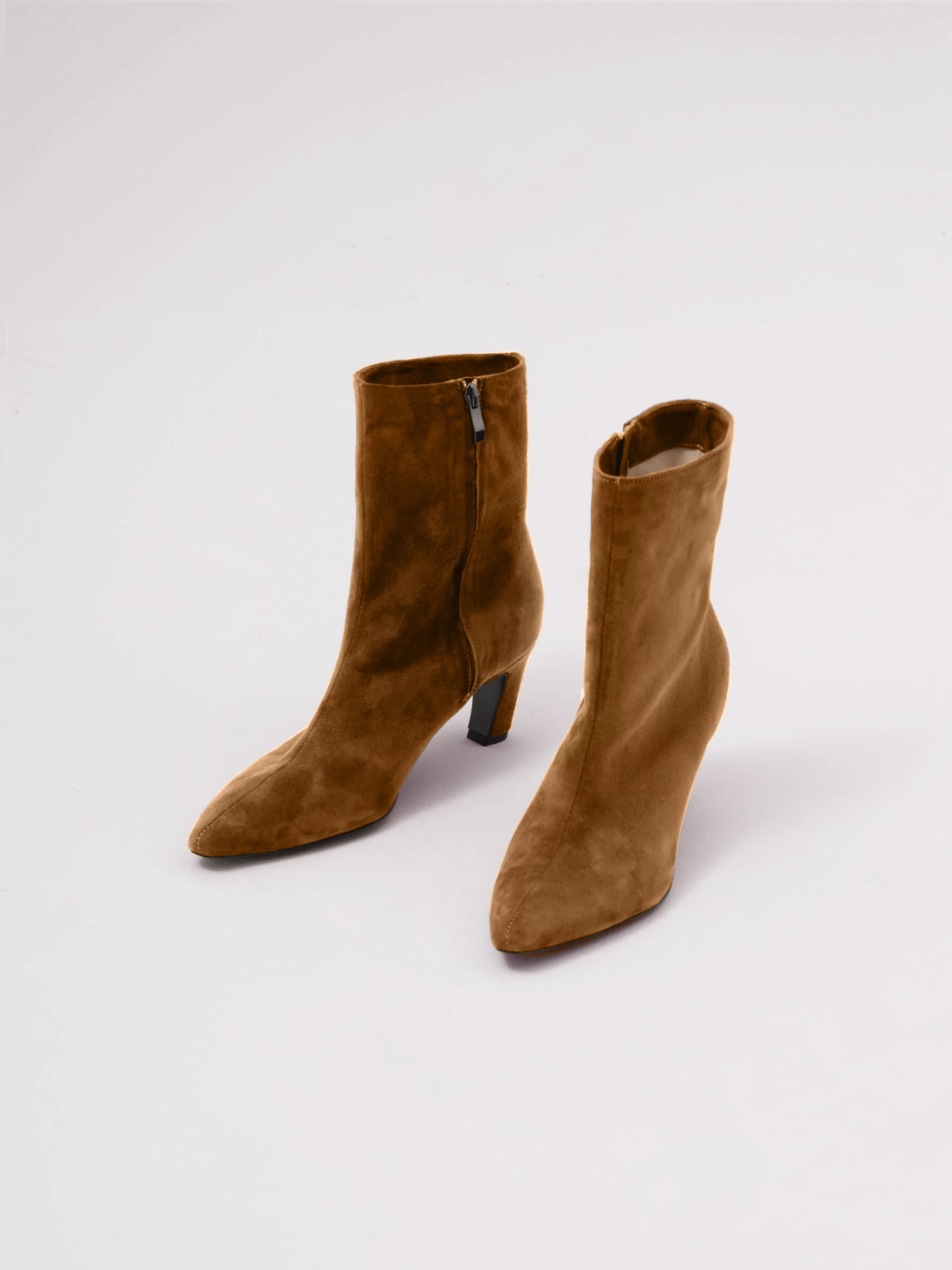 Low-heeled suede ankle boots