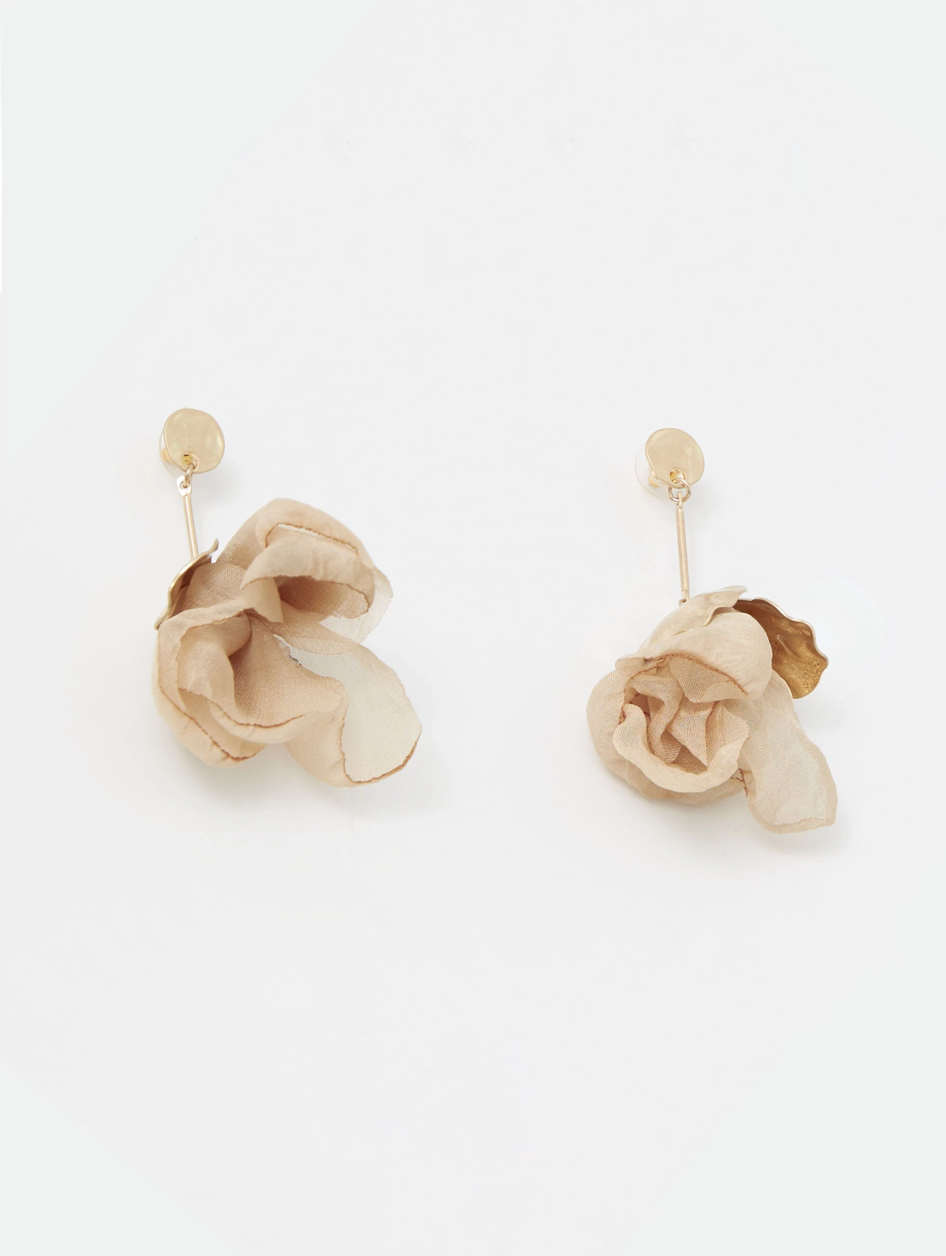Chiffon earrings with beige flowers