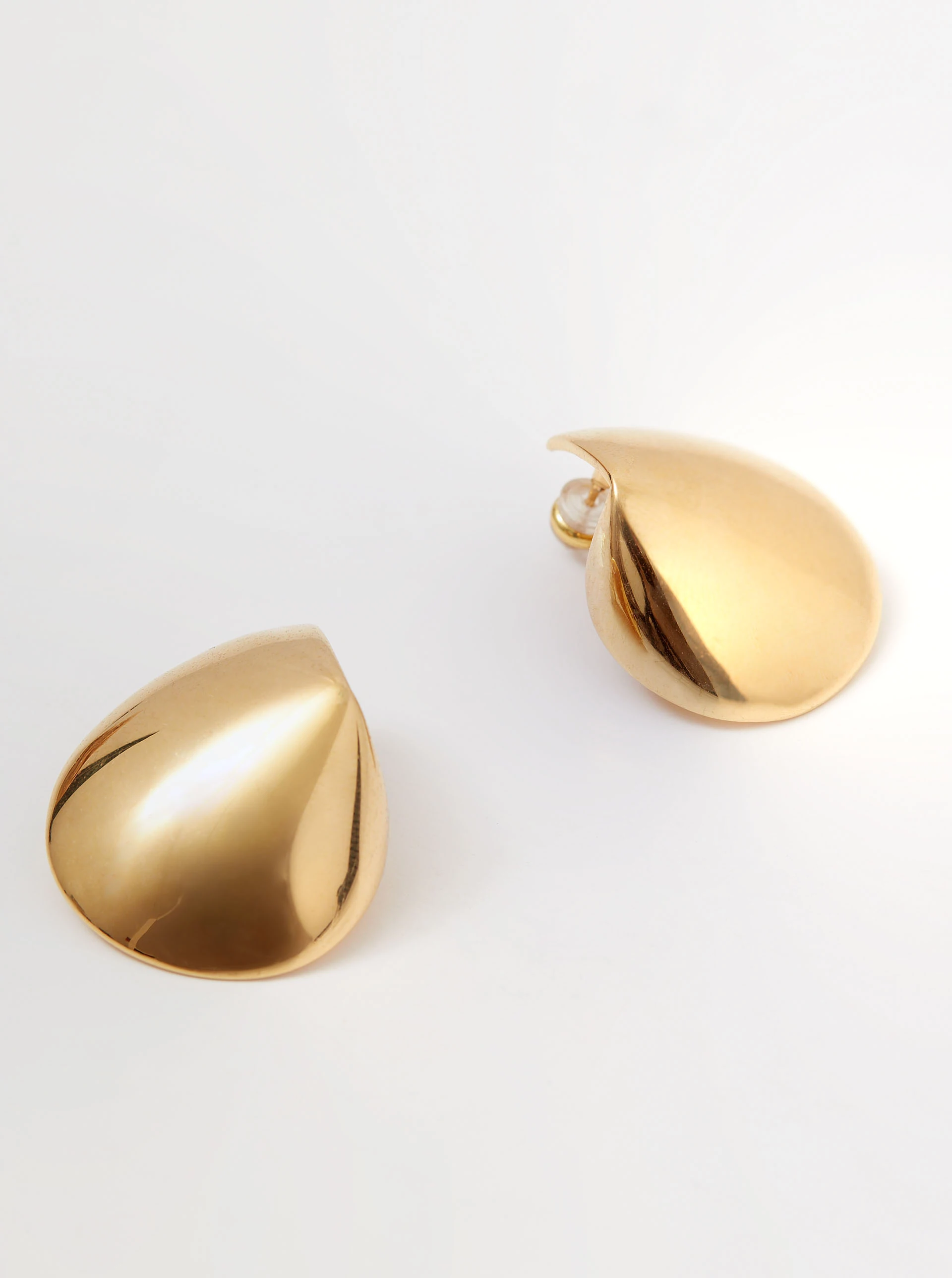 Gold-plated drop-shaped earrings