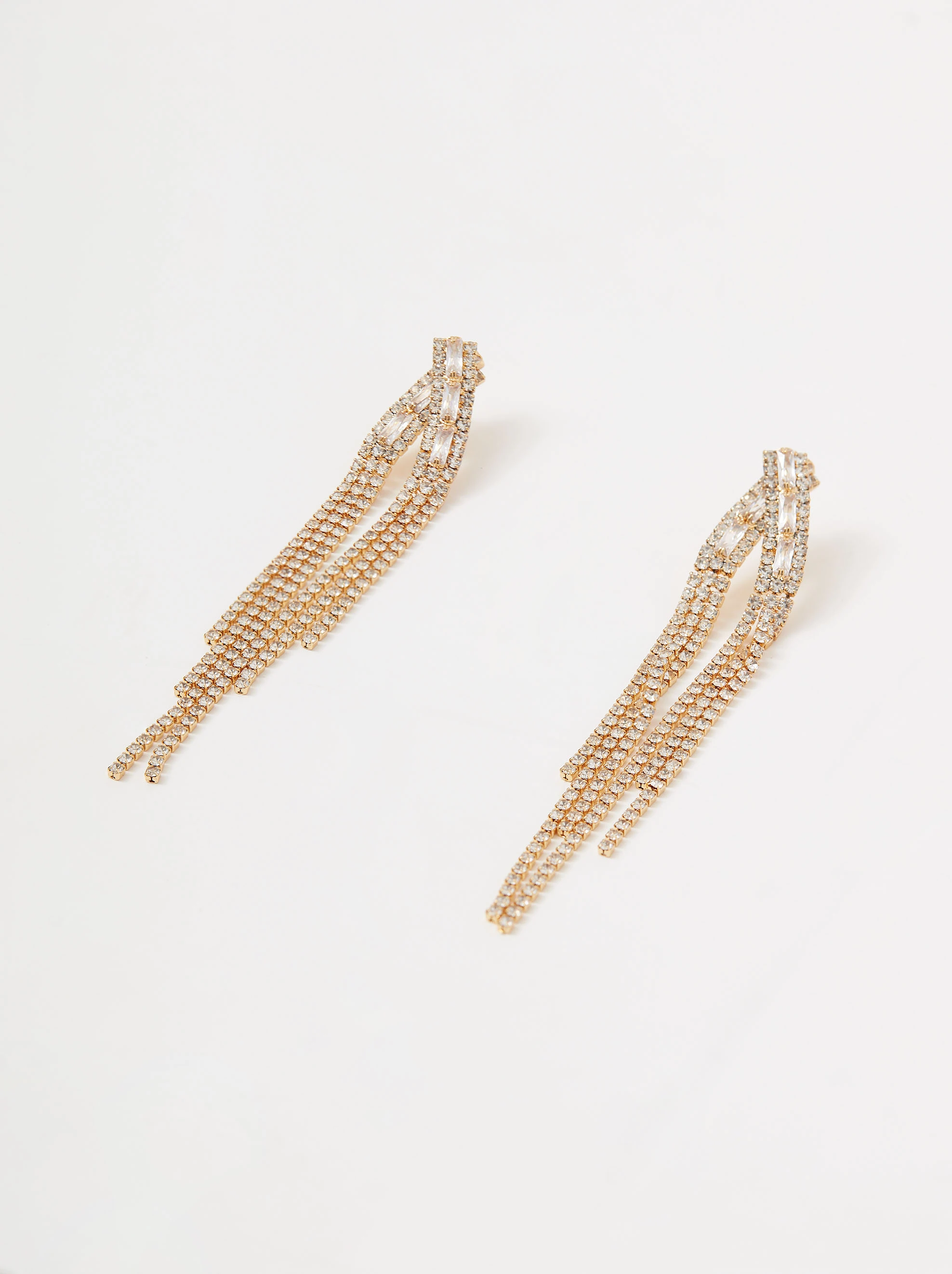 Long gold-plated earrings with crystals
