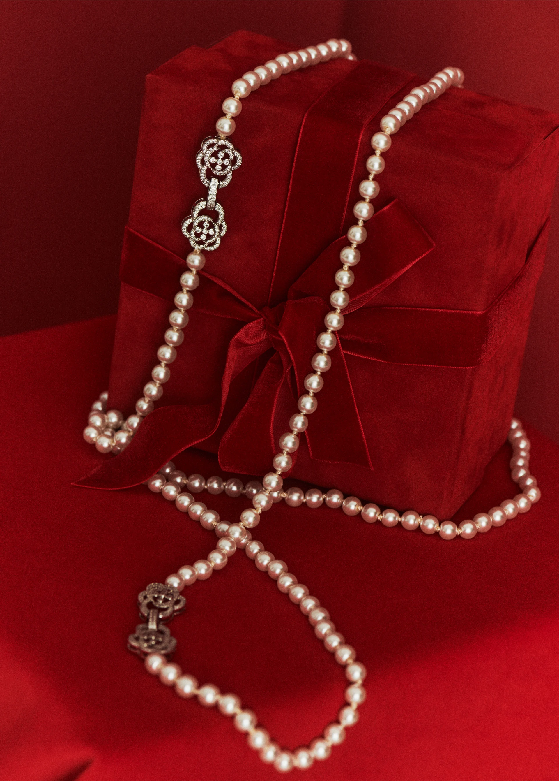 Long double necklace with pearls