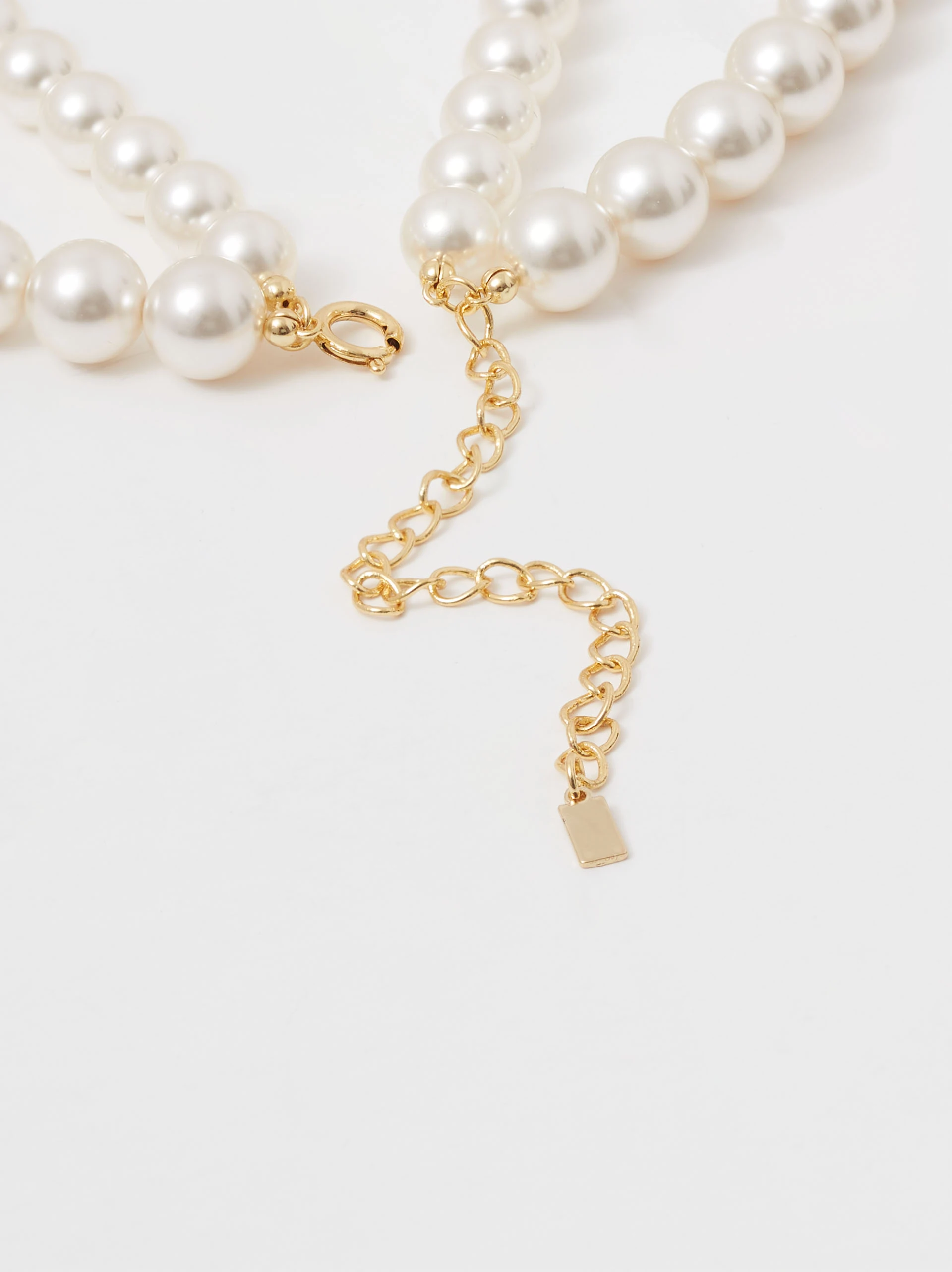 Double-strand necklace with glass pearls