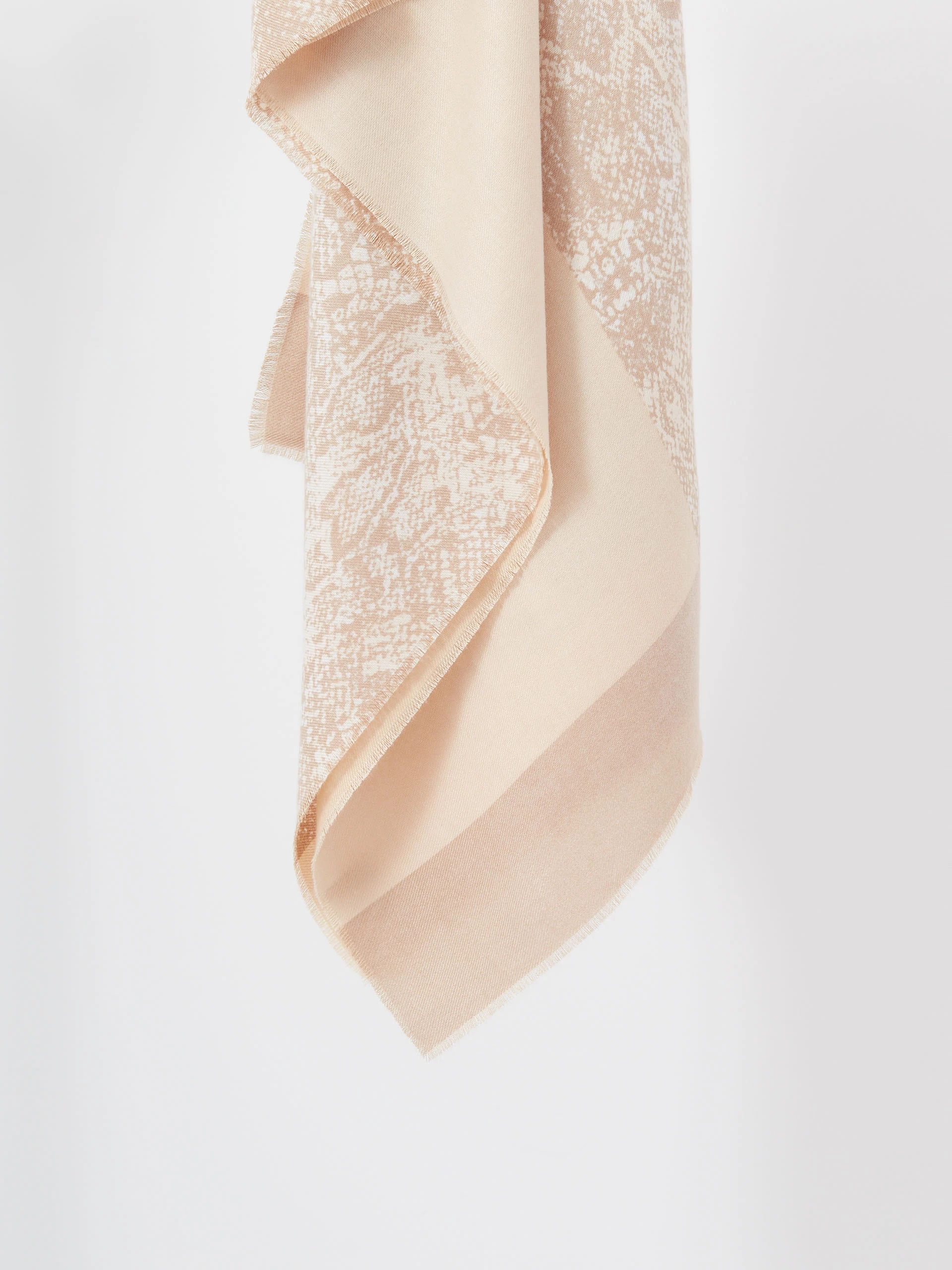 Beige scarf with animal print and wool