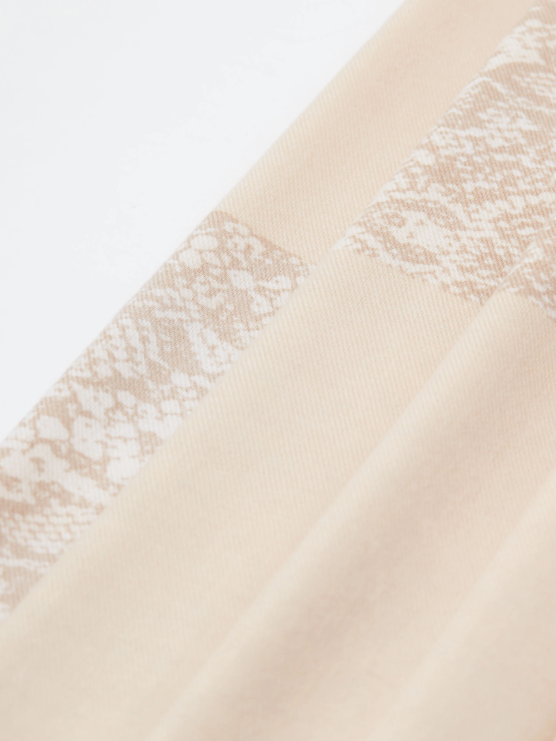 Beige scarf with animal print and wool