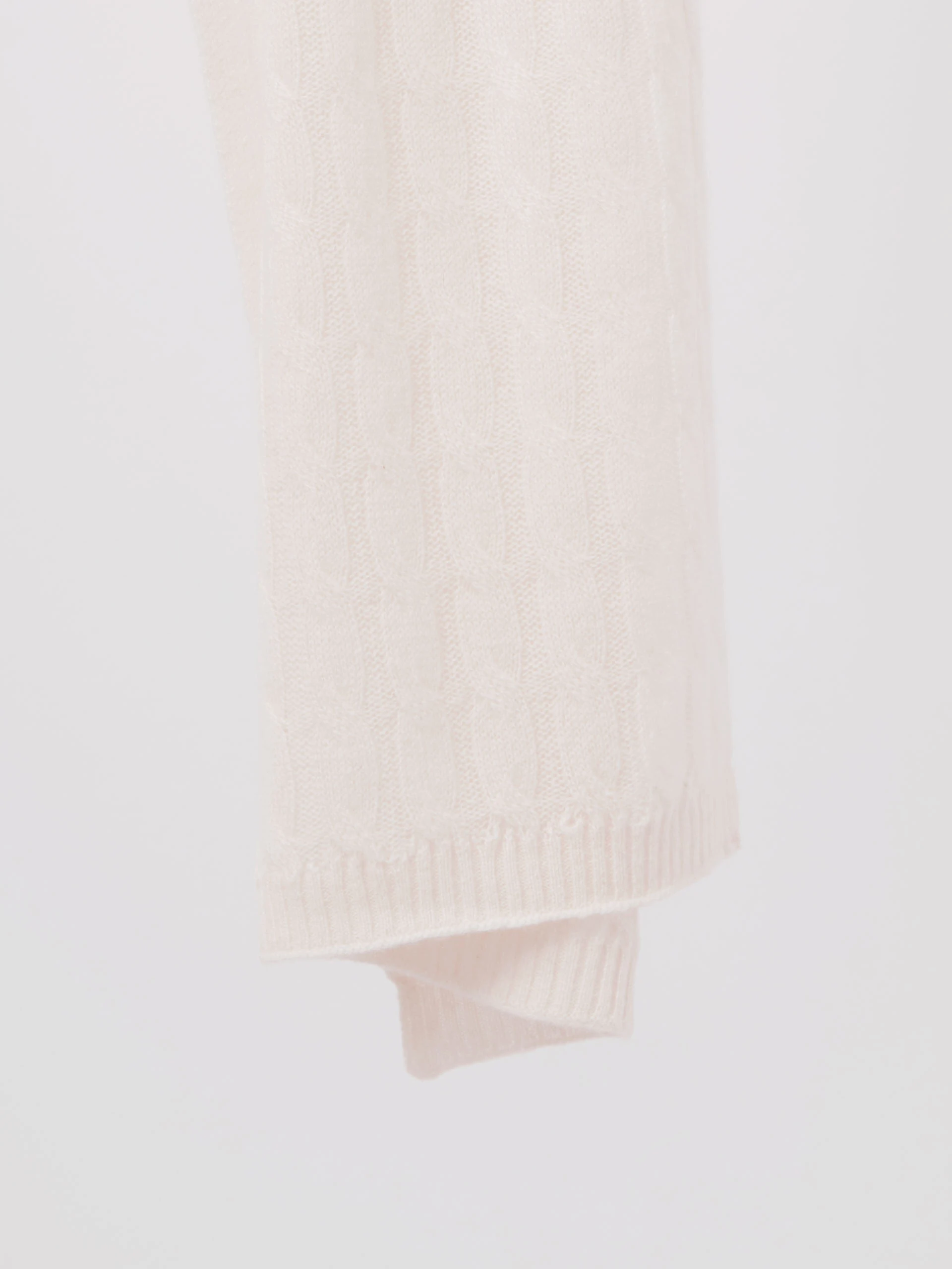 Creamy cashmere scarf with a braided weave
