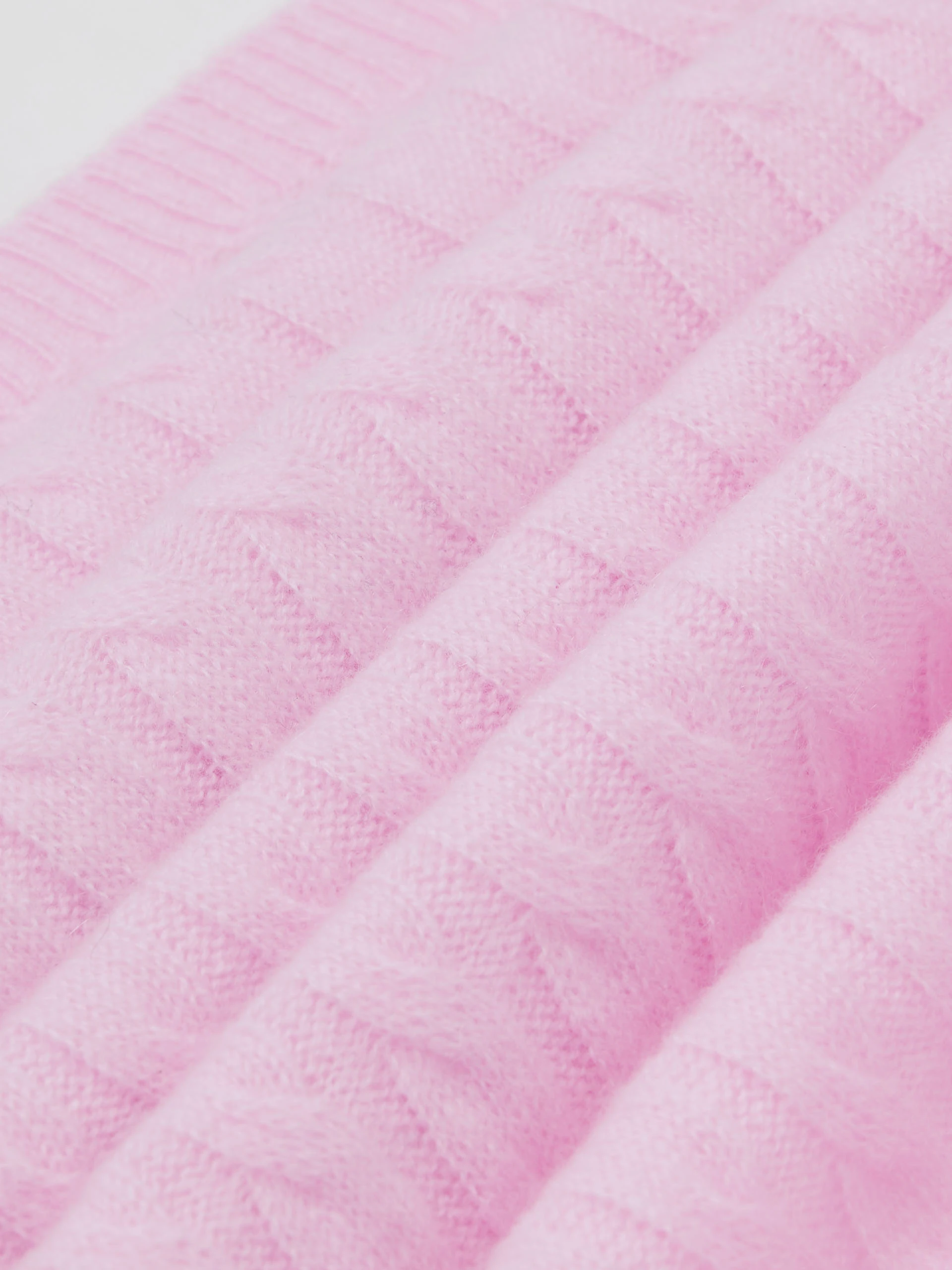Pink cashmere scarf with a cable knit pattern