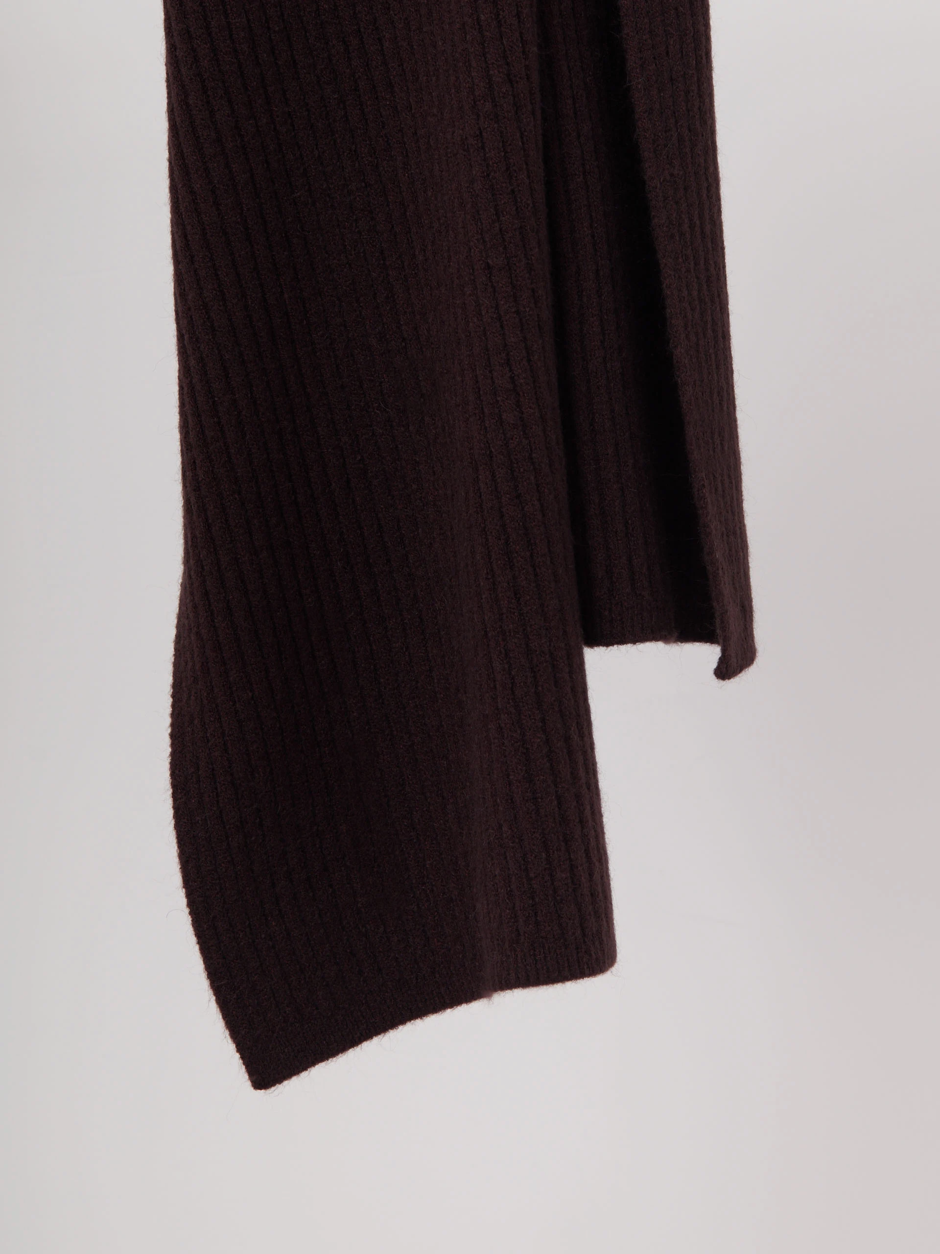 Chocolate scarf with wool
