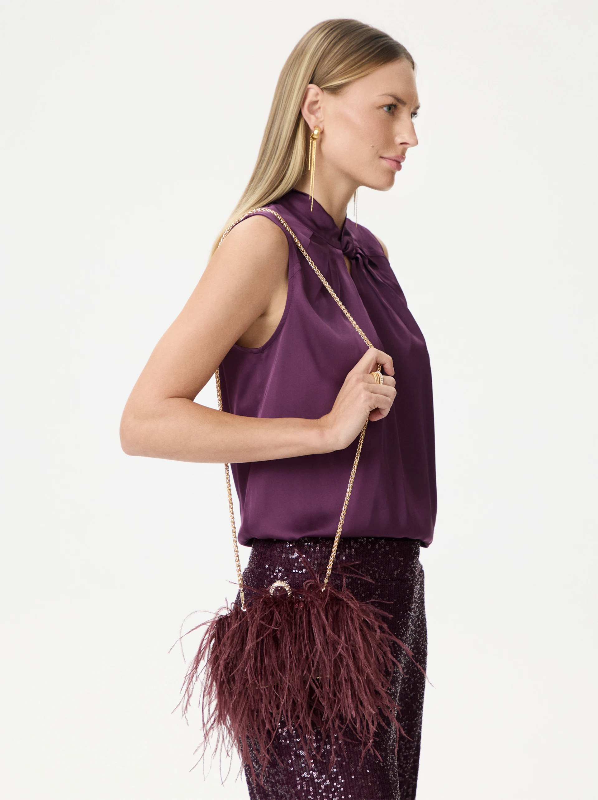 Elegant clutch bag with ostrich feathers