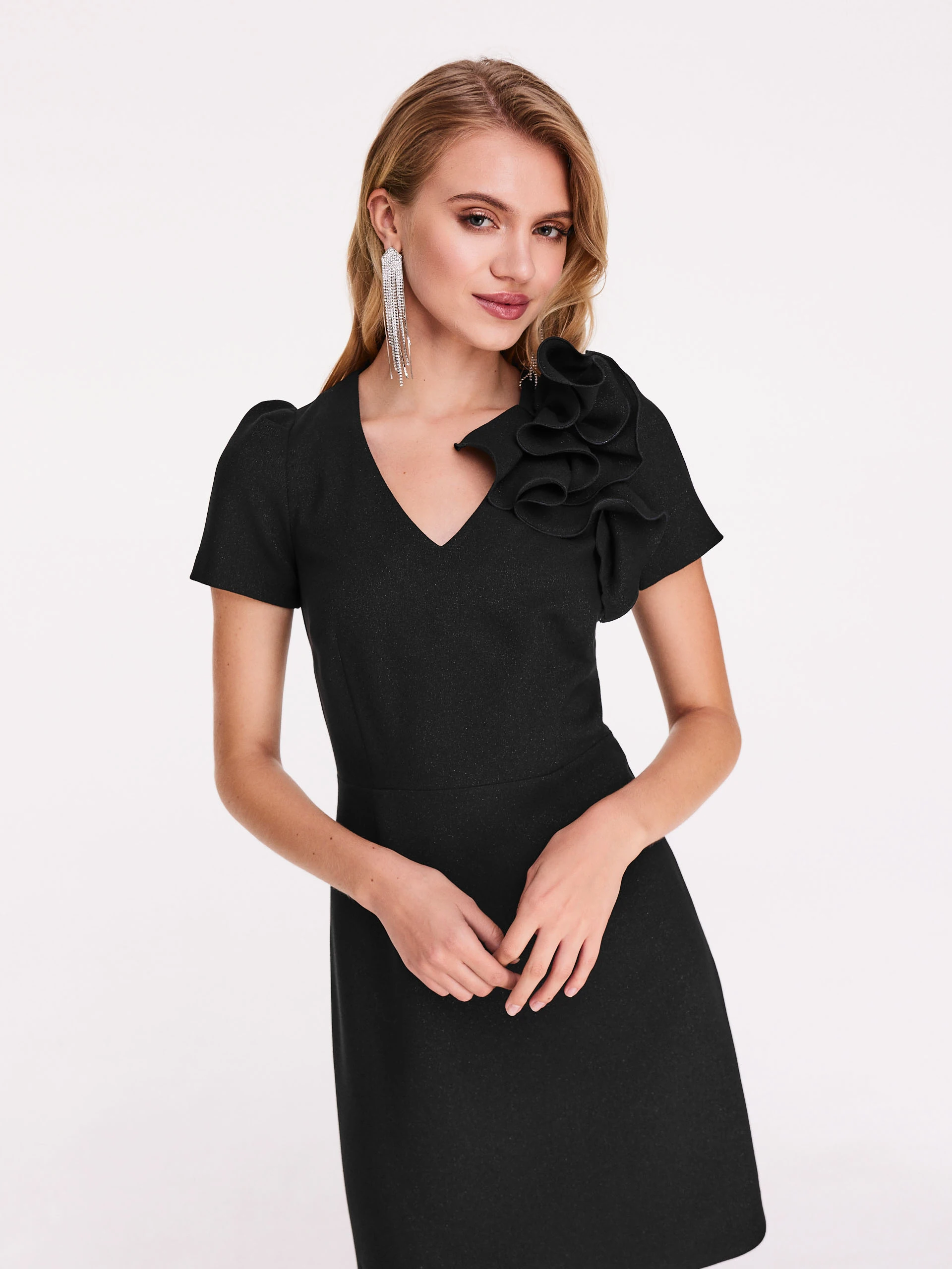 Glittering dress with buffets and ruffles