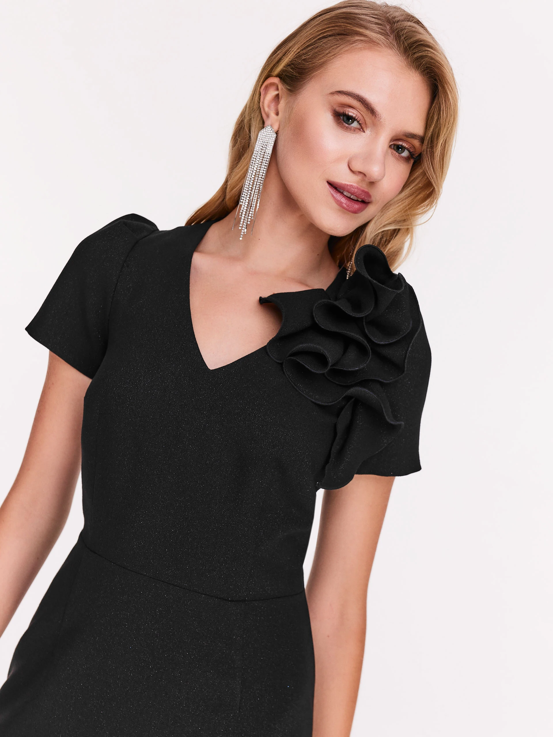 Glittering dress with buffets and ruffles