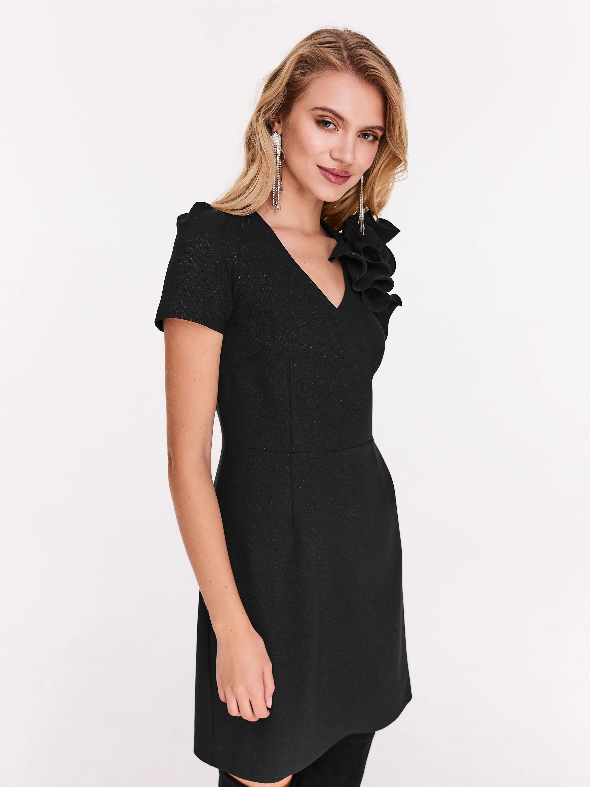 Glittering dress with buffets and ruffles