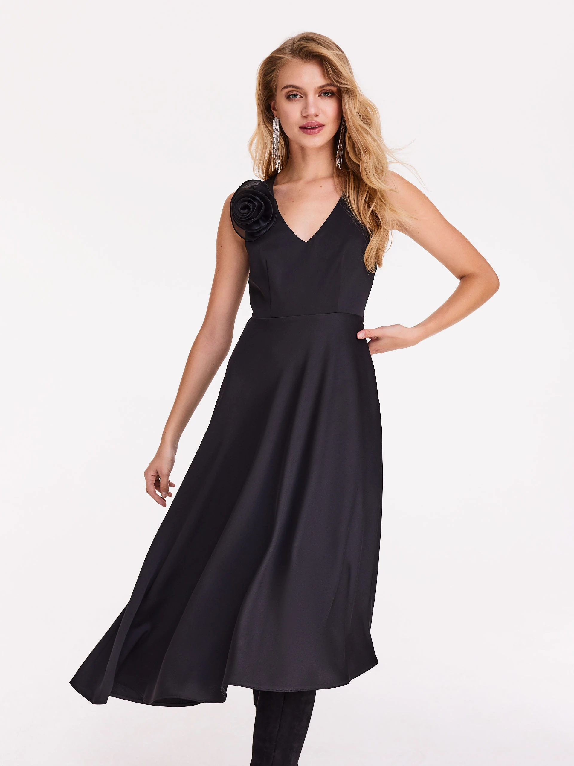 Elegant airy knee-length dress